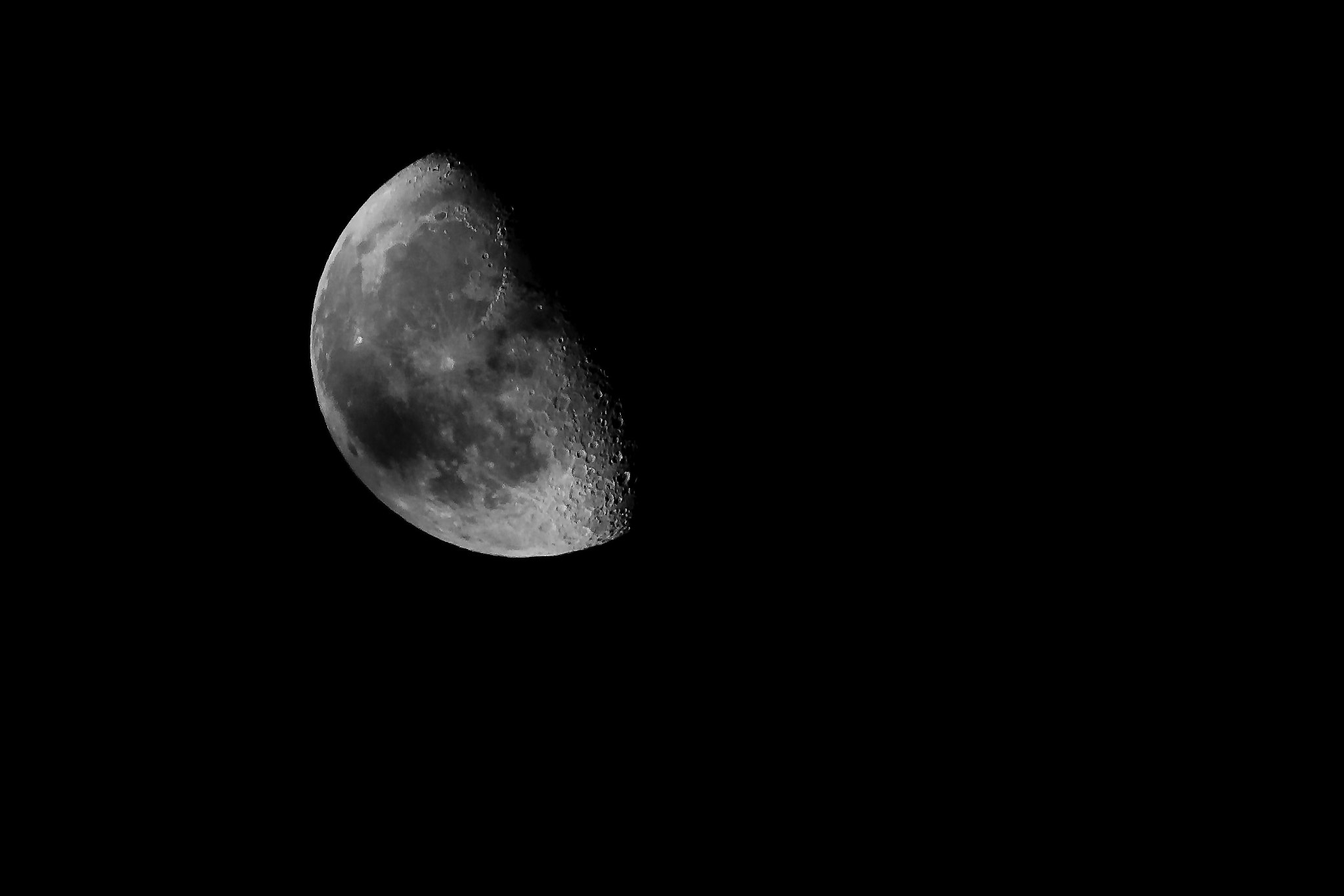 150-600mm F5-6.3 DG OS HSM | Contemporary 015 sample photo. Mond photography