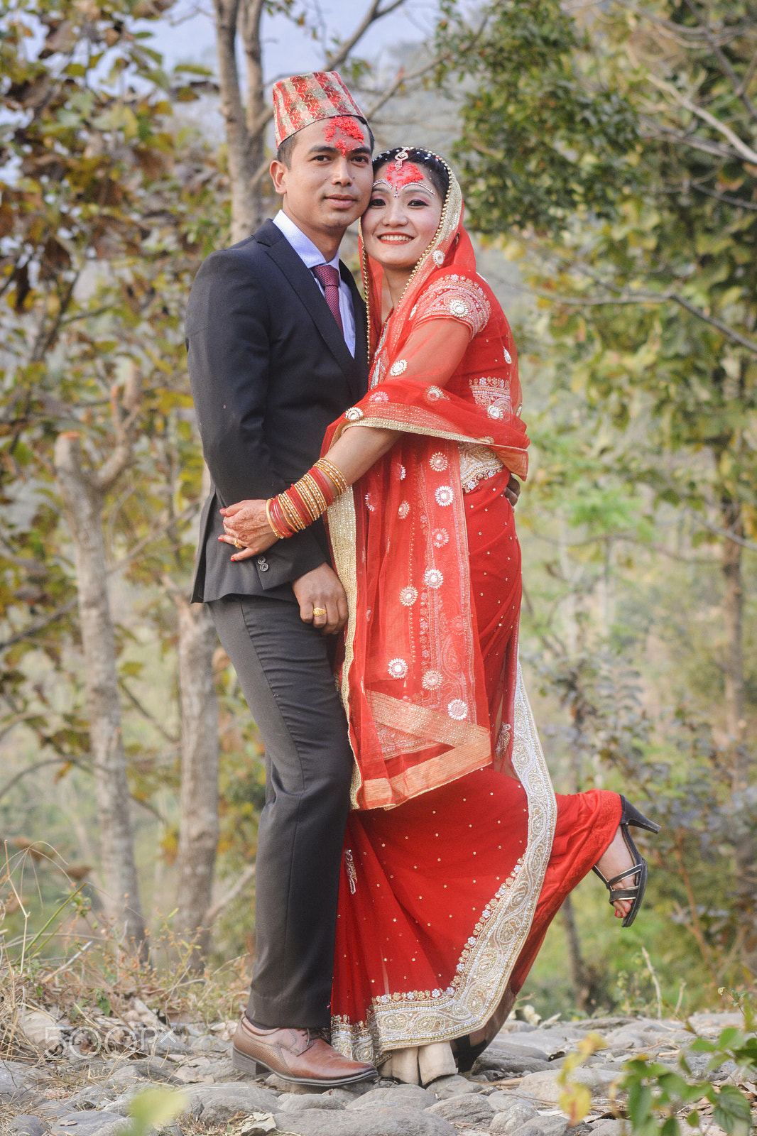 Sigma 70-300mm F4-5.6 APO DG Macro sample photo. Couples pose photography