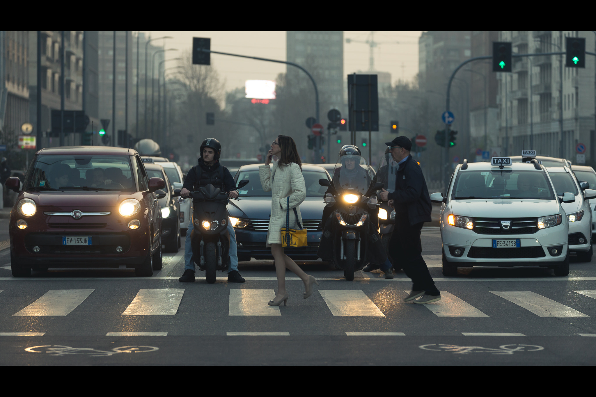 Canon EF 70-300mm F4-5.6L IS USM sample photo. Urban life photography
