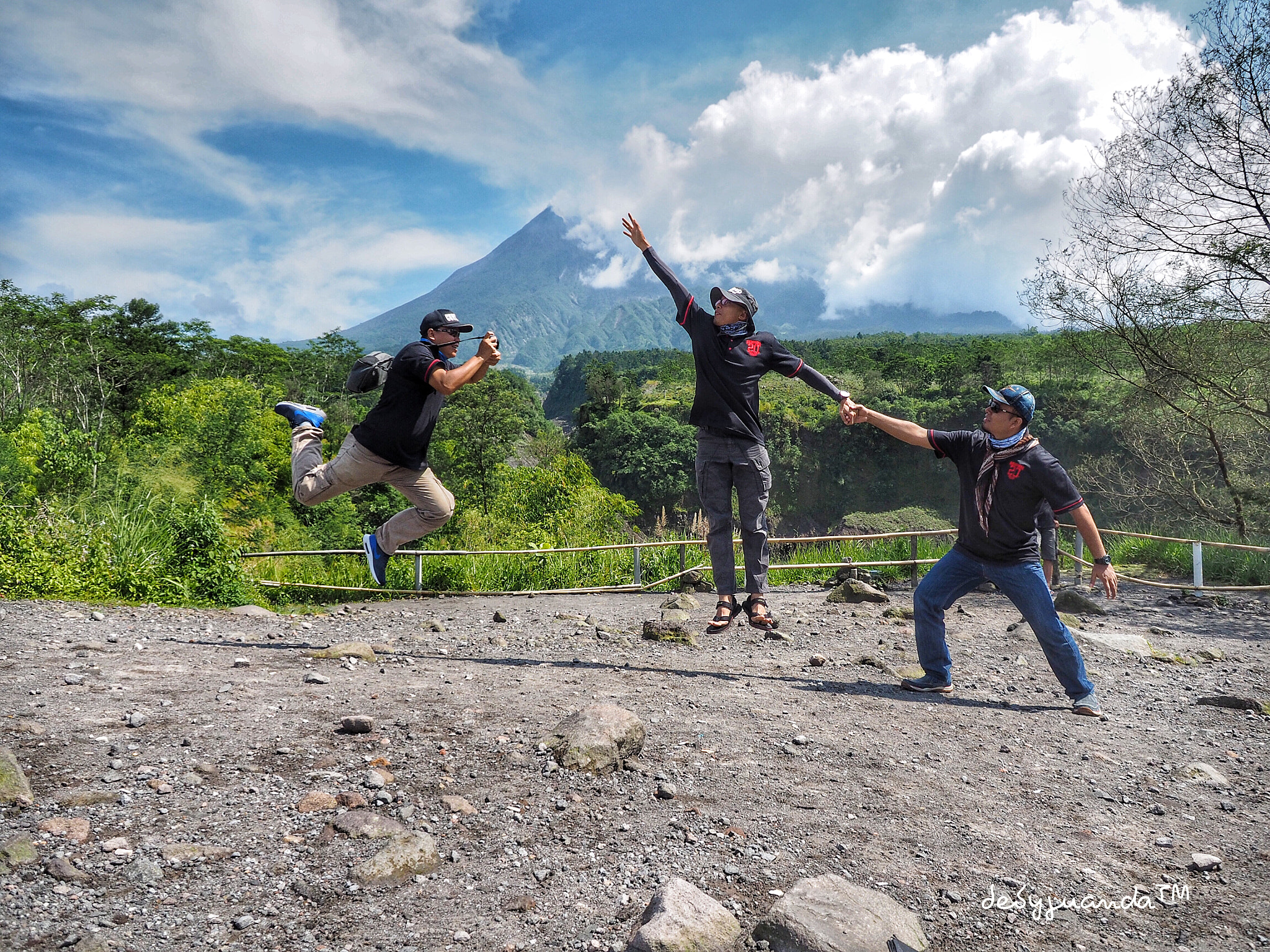 Olympus OM-D E-M1 sample photo. Levitation at merapi photography