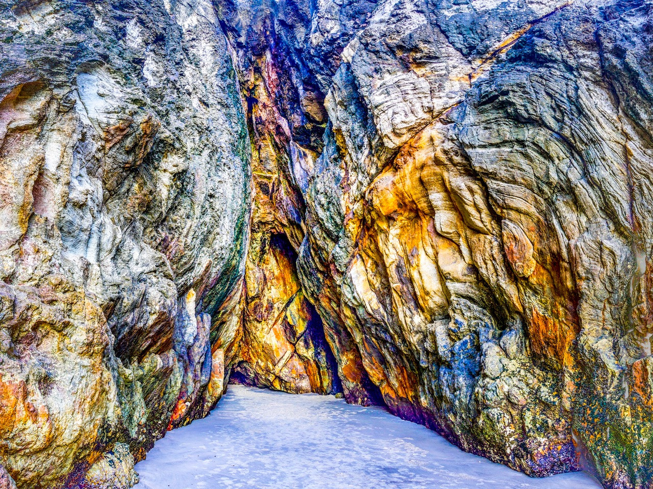 Sony E 18-200mm F3.5-6.3 OSS sample photo. The locals call it the bat cave photography