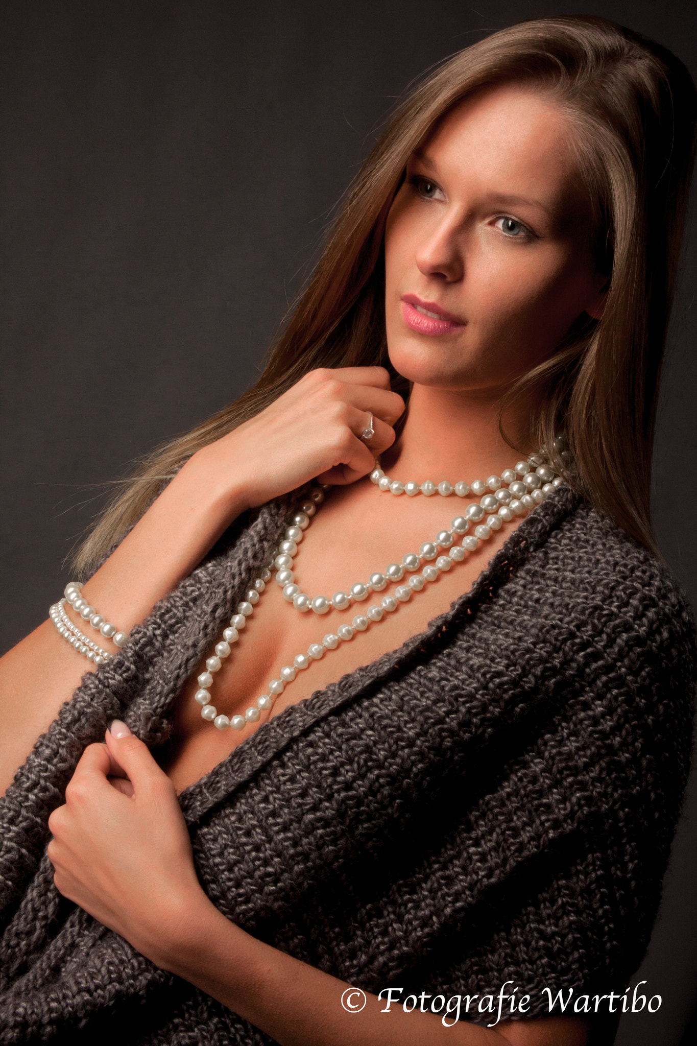 Canon EF-S 17-55mm F2.8 IS USM sample photo. Pearls photography