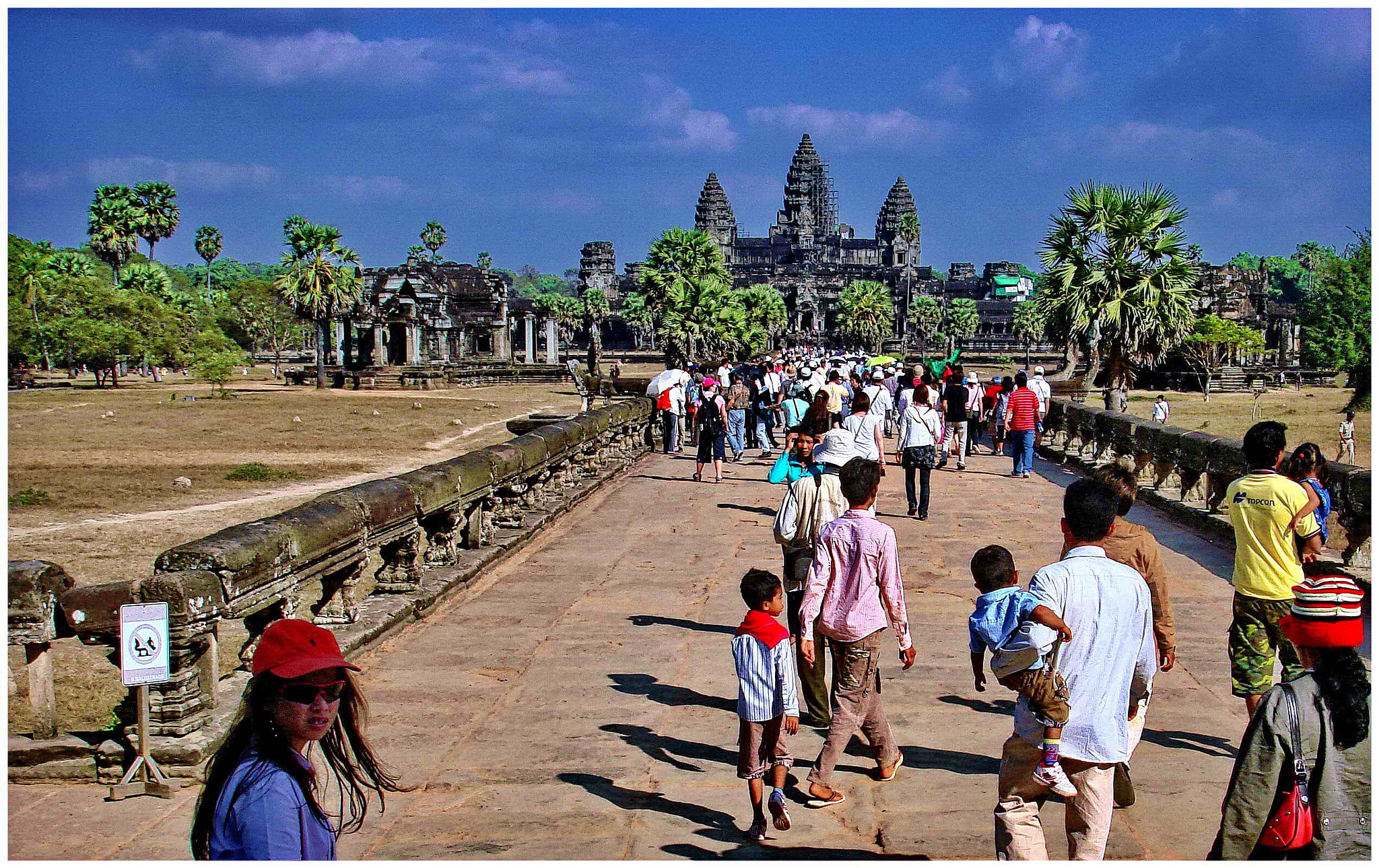 Sony DSC-W100 sample photo. Entrance to angkor wat photography