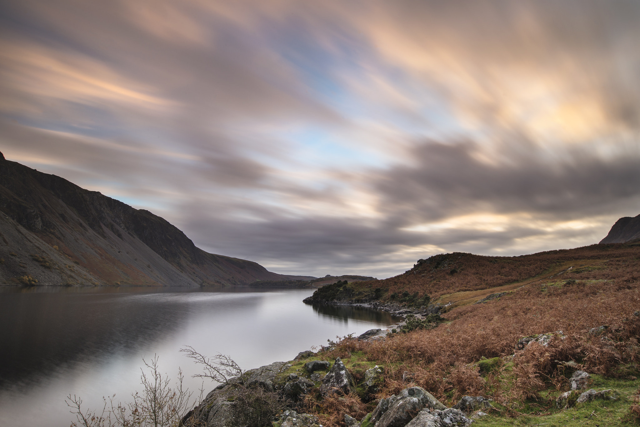 Nikon AF-S Nikkor 18-35mm F3.5-4.5G ED sample photo. Beautiful landscape image of mountains around wast water in lake photography