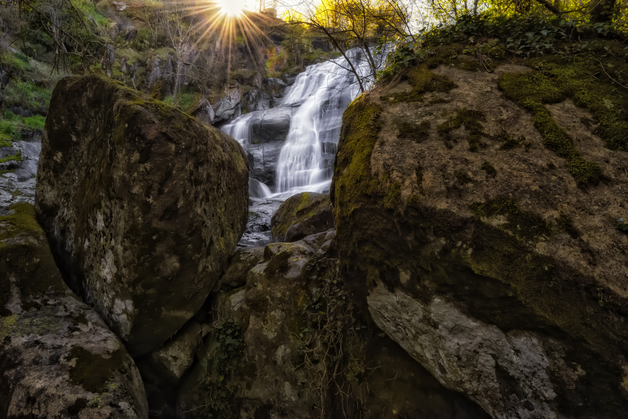 Nikon AF-S Nikkor 16-35mm F4G ED VR sample photo. Cascada del caozo photography