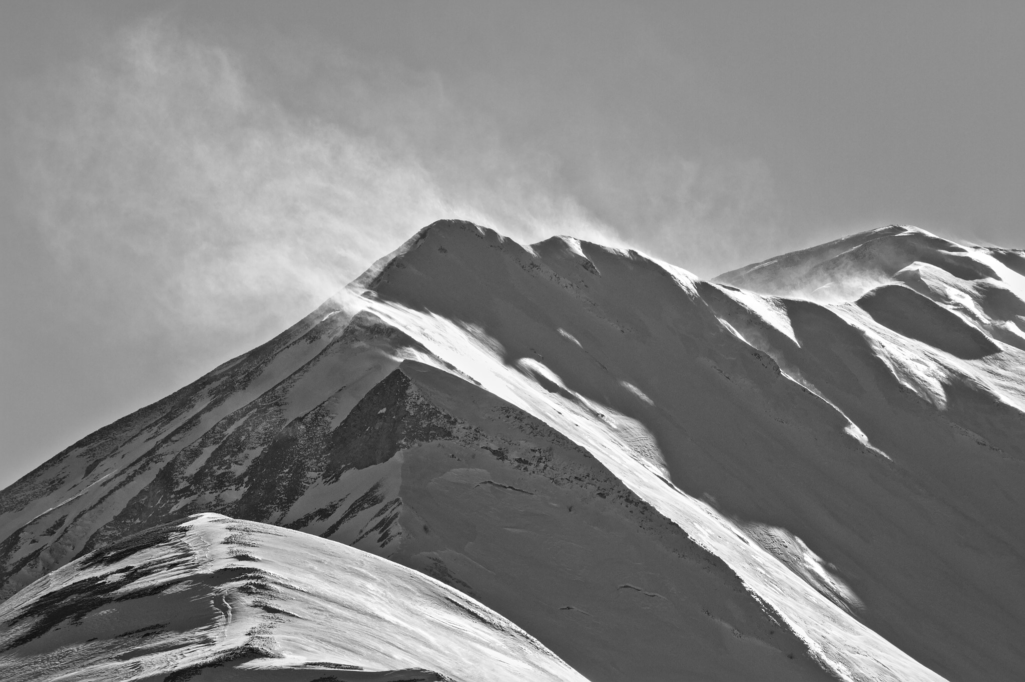 Canon EOS 7D + Canon EF 70-200mm F4L USM sample photo. Il vento spazza le creste photography