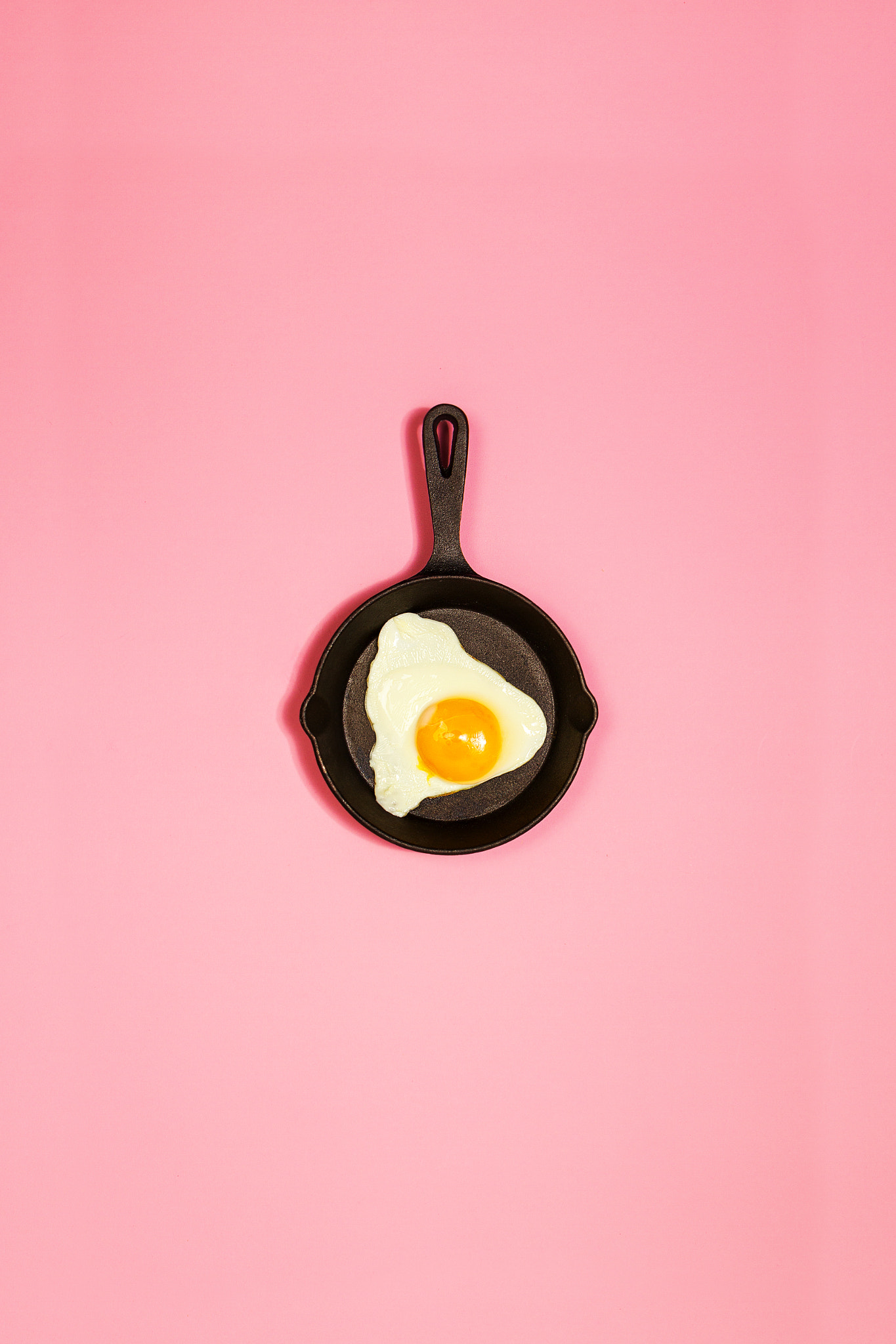 Canon EOS 7D + Canon EF 24-70mm F4L IS USM sample photo. Tasty beautiful food fried egg in pan on fashionable pink backgr photography