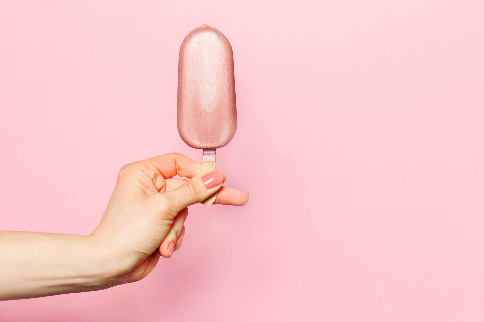 Canon EOS 7D + Canon EF 24-70mm F4L IS USM sample photo. Hand of young woman holding ice cream on pink background. fashio photography