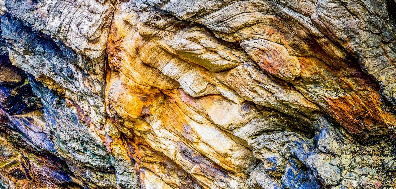 Sony E 18-200mm F3.5-6.3 OSS sample photo. The bat cave - a closeup photography