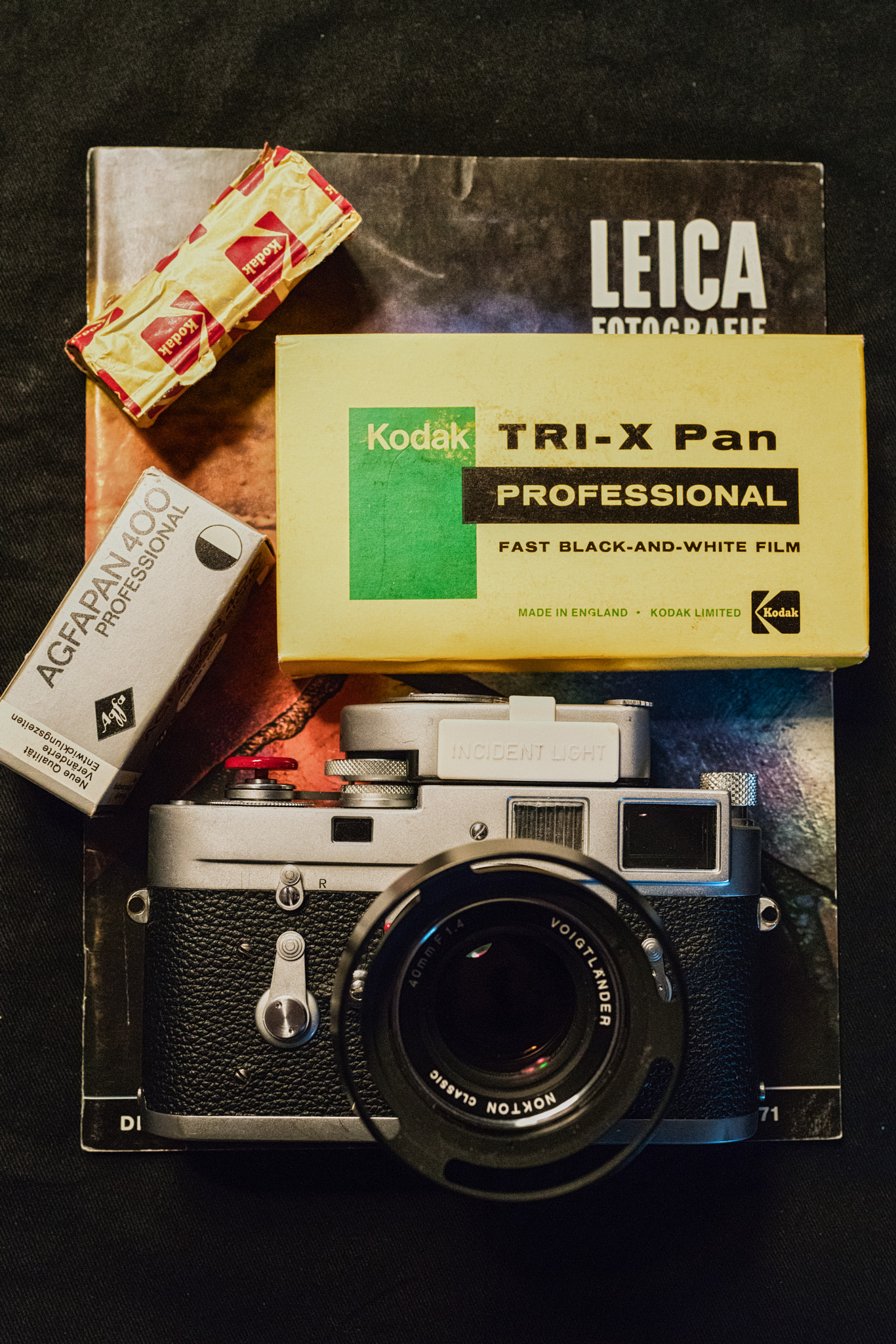 35mm F2.0 sample photo. Leica m2 and old film photography