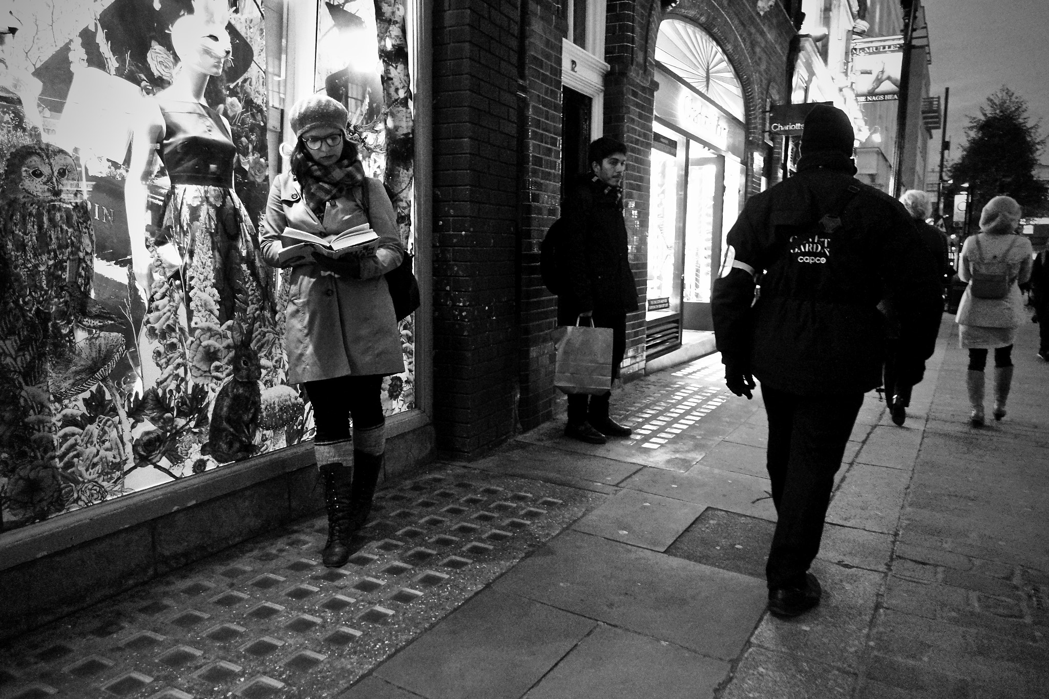 Sony Cyber-shot DSC-RX100 IV + Sony 24-70mm F1.8-2.8 sample photo. Covent garden, london, uk. photography