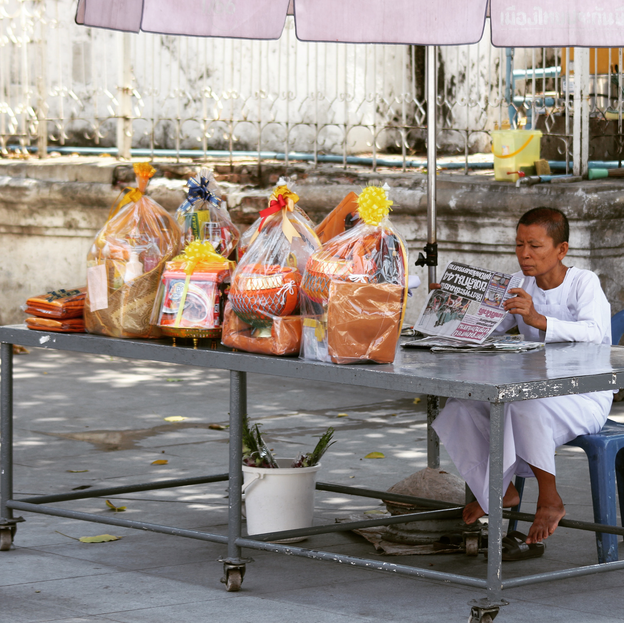 Canon EF 90-300mm F4.5-5.6 USM sample photo. Nun and newspaper photography