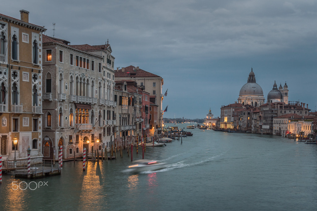 Sony a6300 + Sony Vario-Tessar T* E 16-70mm F4 ZA OSS sample photo. View from ponte dell'accademia at dusk (venice, italy) photography
