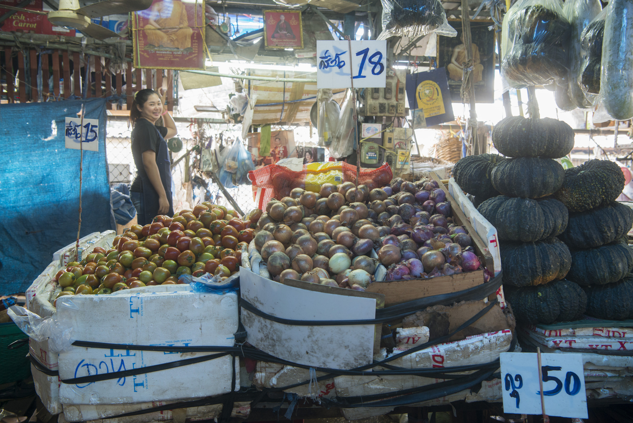 Nikon AF-S Nikkor 24-70mm F2.8E ED VR sample photo. Thailand bangkok thewet fegetable market photography