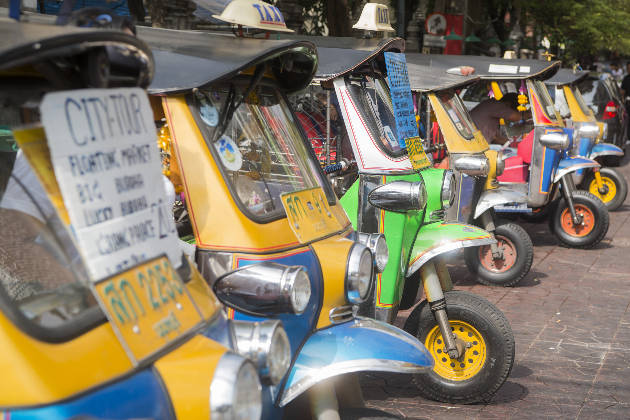 Nikon D800 + Nikon AF-S Nikkor 24-70mm F2.8E ED VR sample photo. Thailand bangkok khao san tuk tuk taxi photography