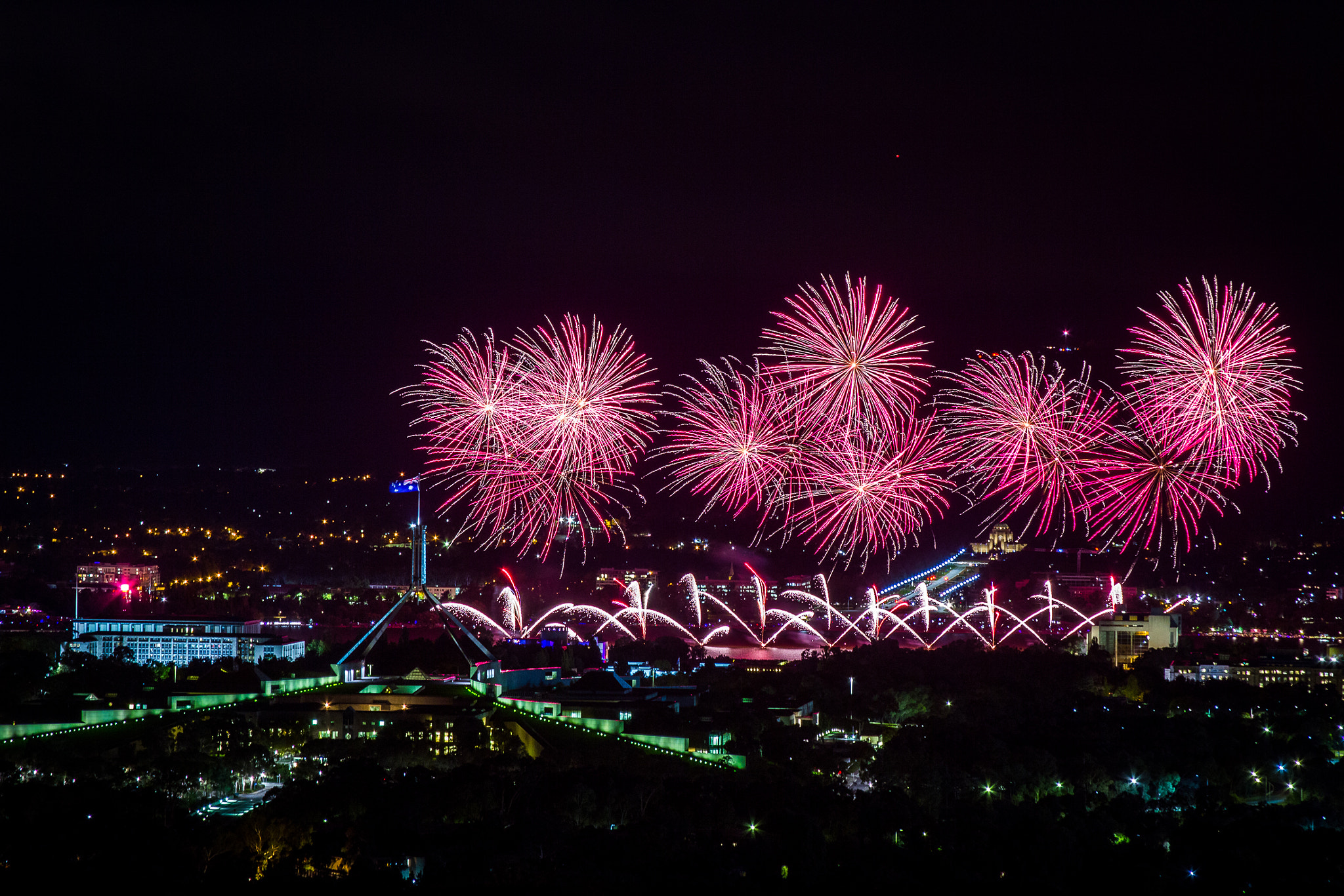 Canon EOS 550D (EOS Rebel T2i / EOS Kiss X4) + Canon EF 28-135mm F3.5-5.6 IS USM sample photo. Canberra skyfire 2017 photography