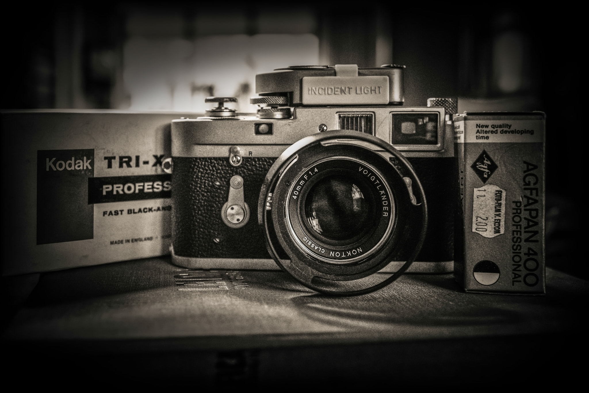 35mm F2.0 sample photo. Leica m2 with voigtlander 40mm f1.4 and old film from 1976 photography