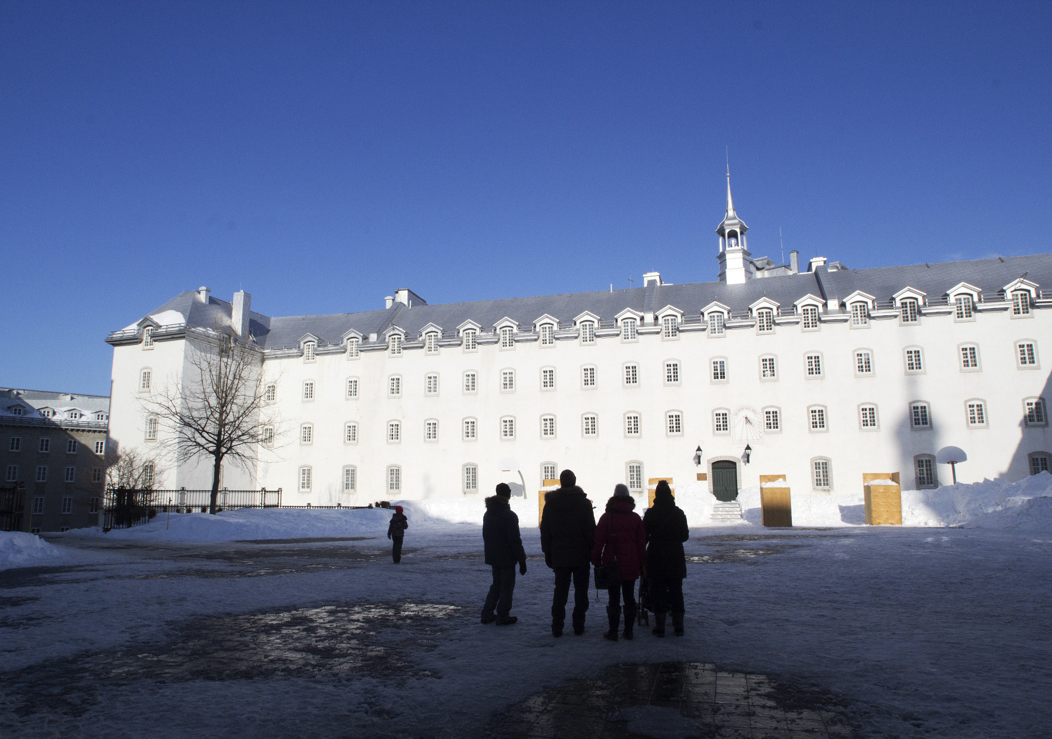 Canon EOS 60D + Sigma 14mm f/2.8 EX Aspherical HSM sample photo. White wall photography