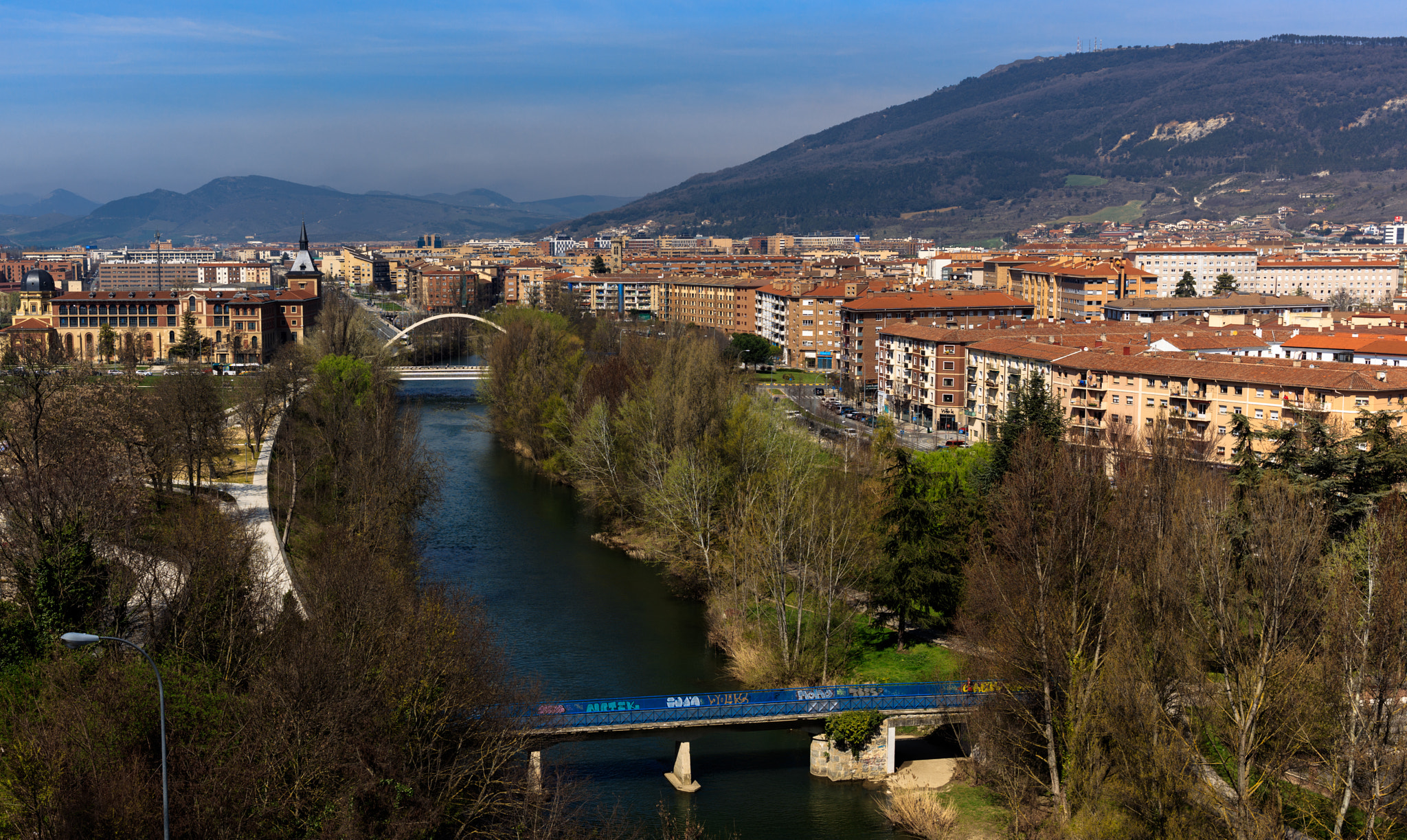 Canon EOS 5DS R + Canon EF 35mm F1.4L II USM sample photo. Vistas pamplona photography