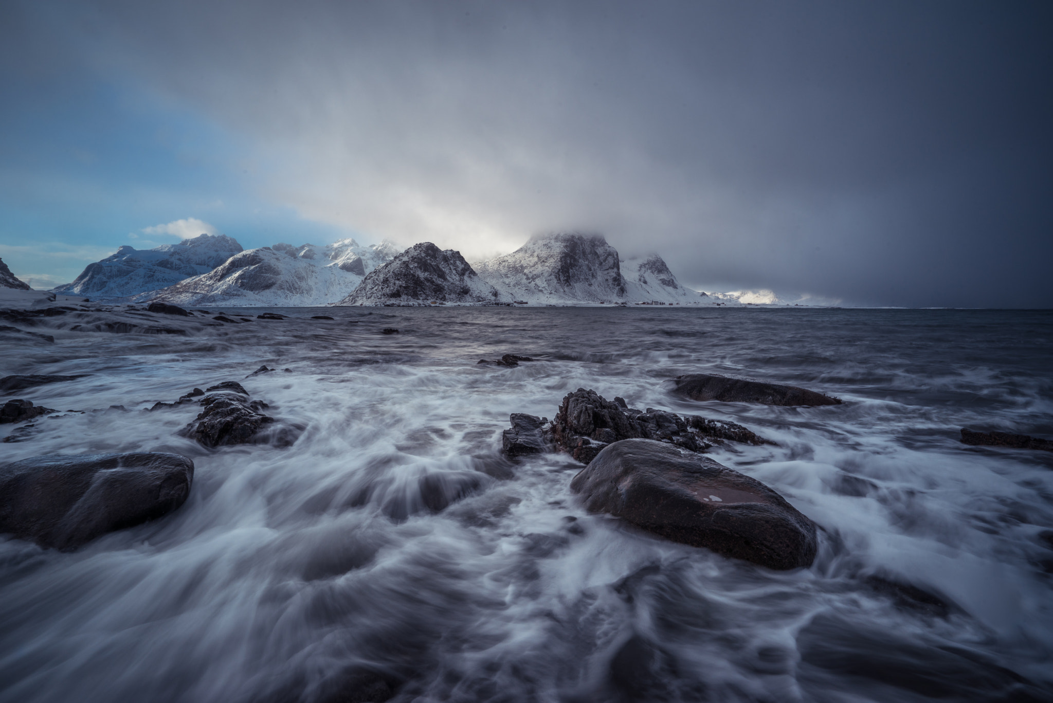 Sony a7R + Sony Vario-Tessar T* FE 16-35mm F4 ZA OSS sample photo. Ocean in a drop photography