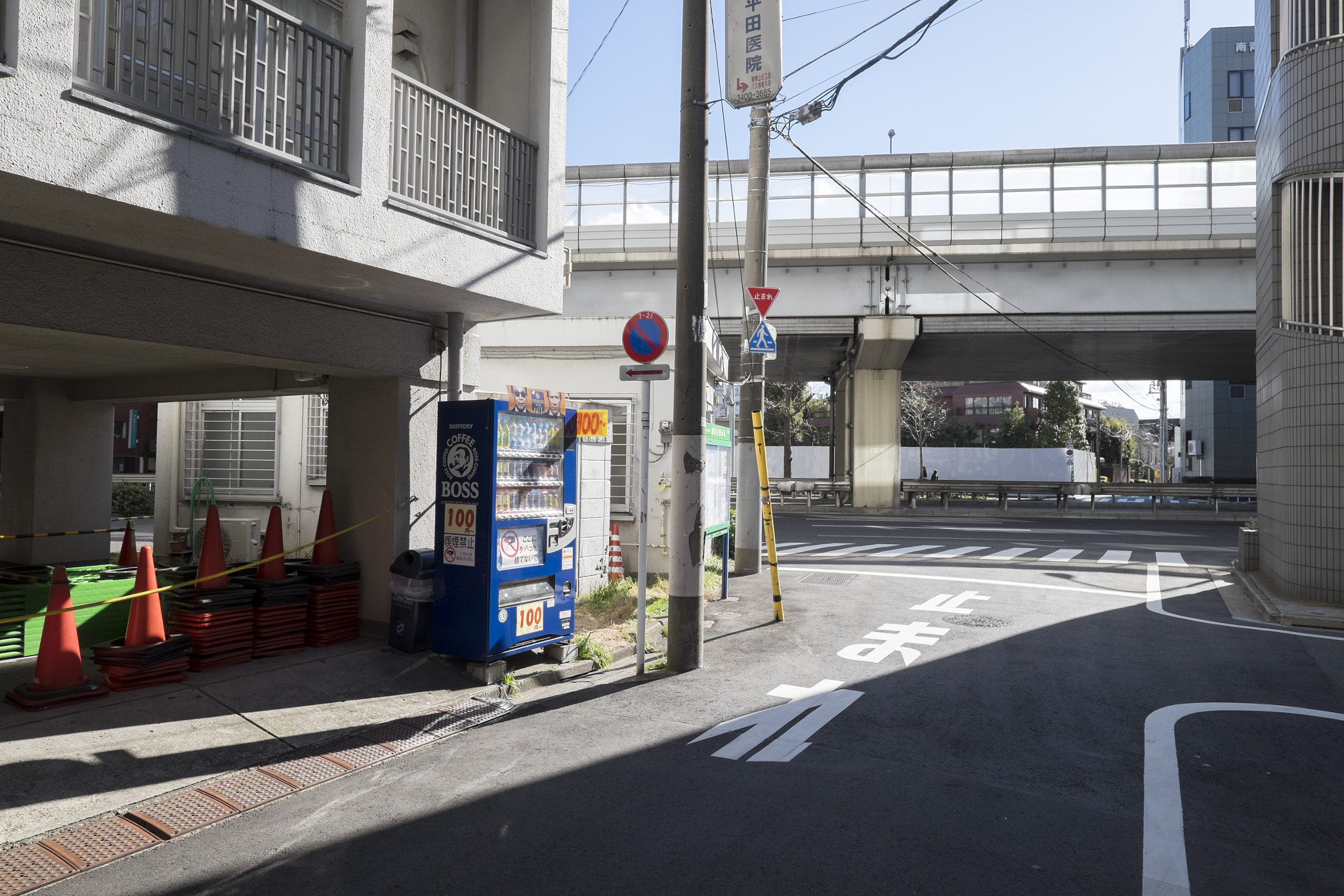 Fujifilm X-T1 sample photo. Tokyo.港区南青山　六本木通り photography