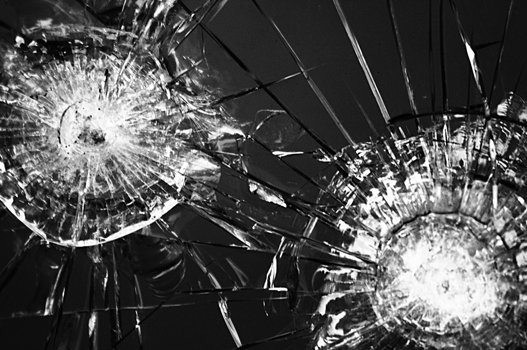 Canon EF 75-300mm F4.0-5.6 IS USM sample photo. Broken window photography