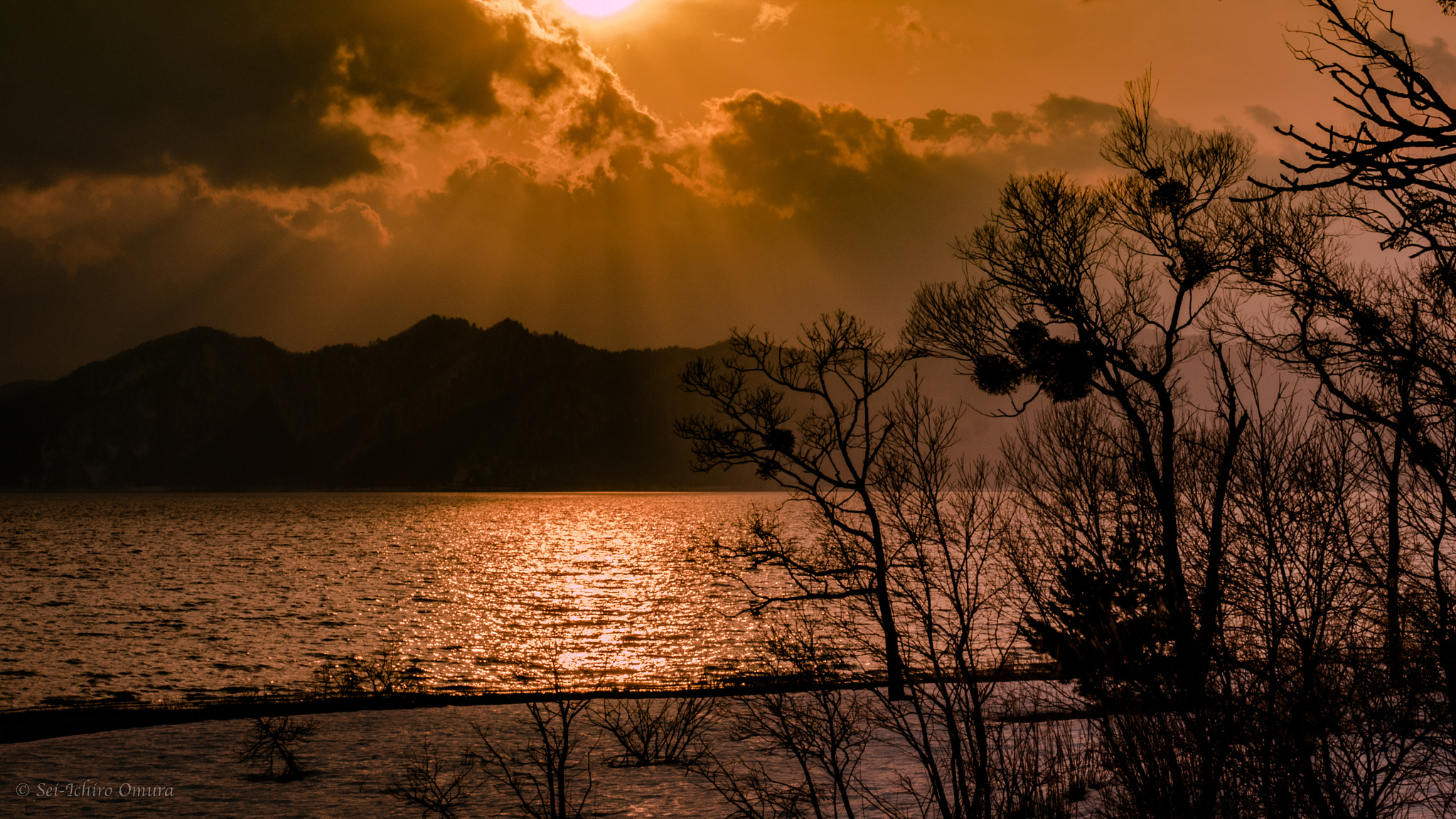 Panasonic Lumix DMC-GH4 sample photo. Lakeside sunset photography
