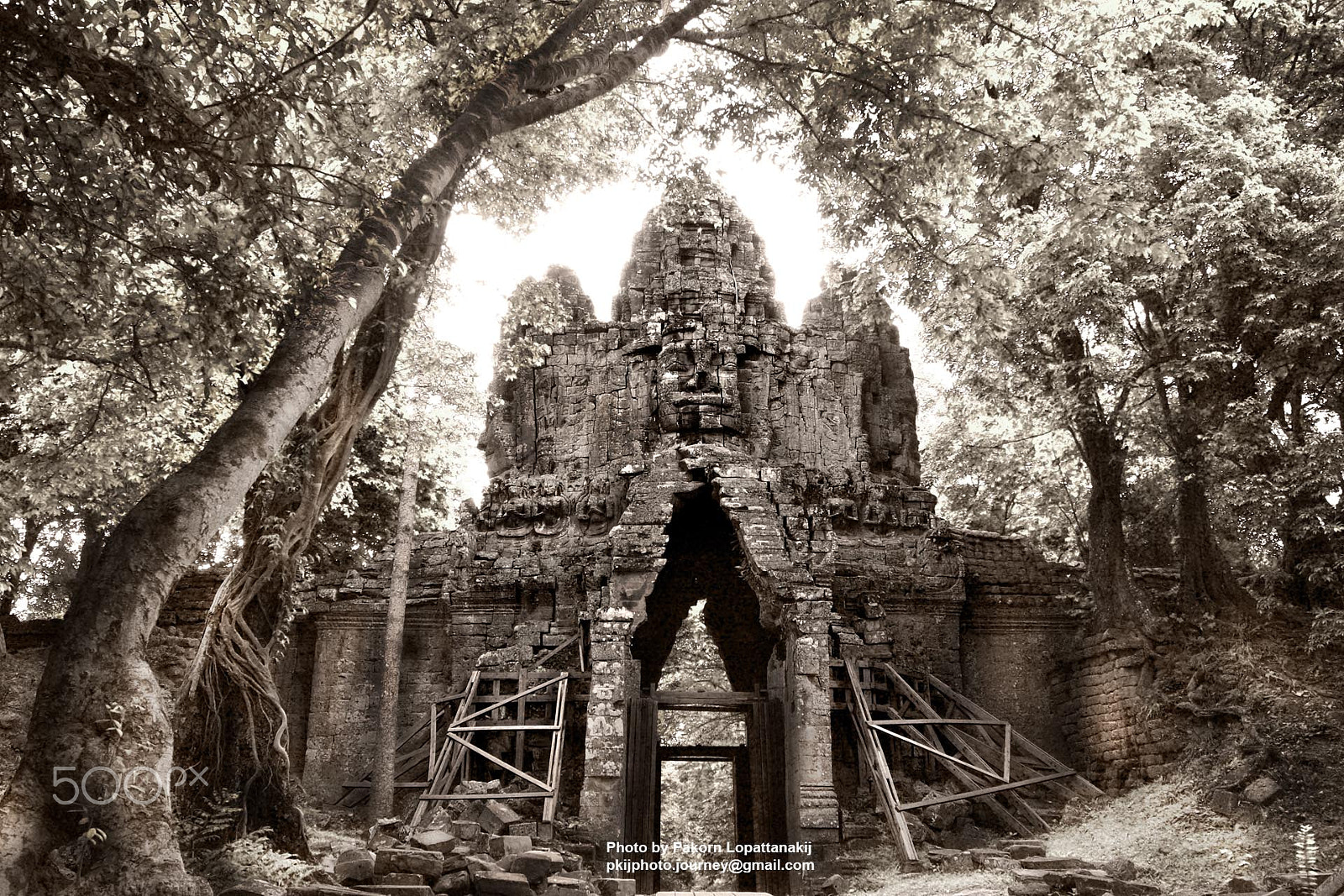 Canon EF-S 10-22mm F3.5-4.5 USM sample photo. Angkor thom photography
