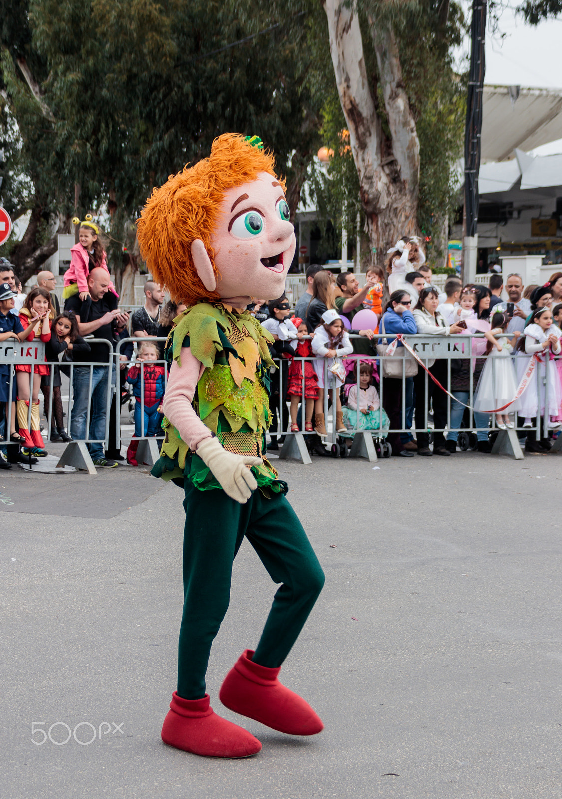 Canon EF 75-300mm F4.0-5.6 IS USM sample photo. Participant in carnival dressed as piter pan goes near  viewers photography