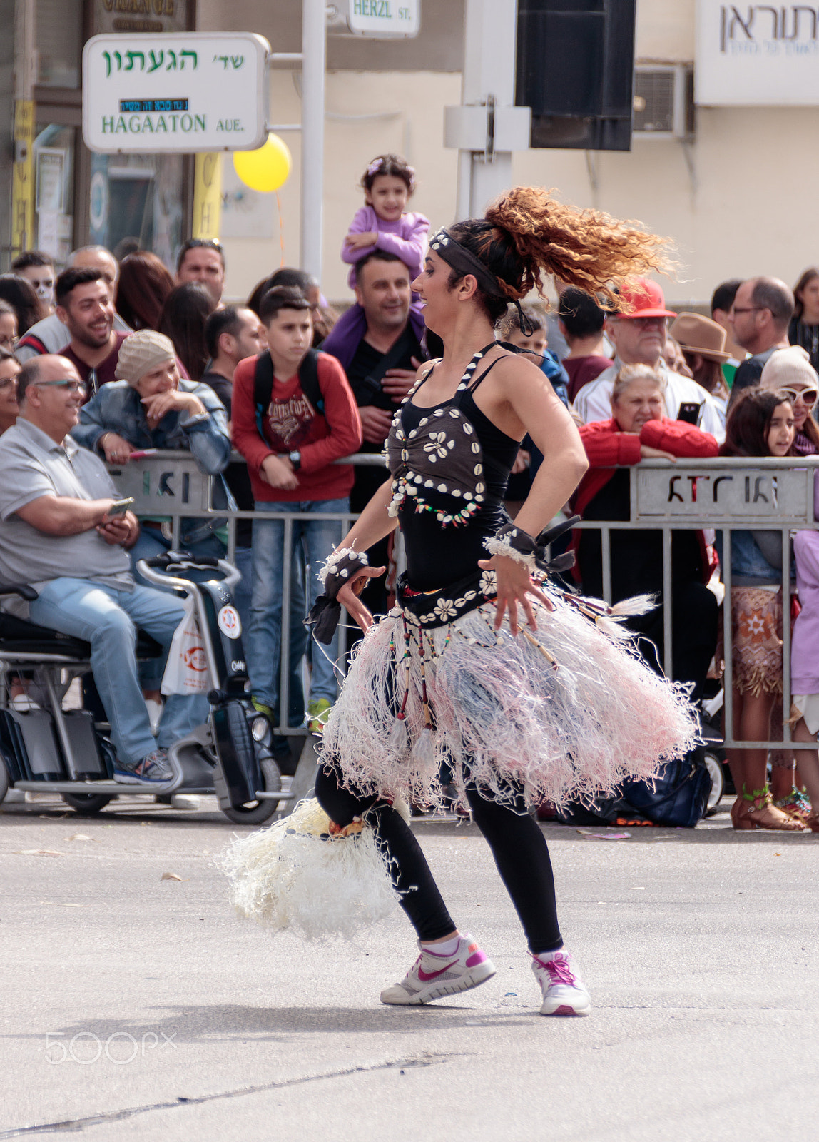 Canon EOS 80D + Canon EF 75-300mm F4.0-5.6 IS USM sample photo. Dancer in exotic costume dances near the viewers on street photography