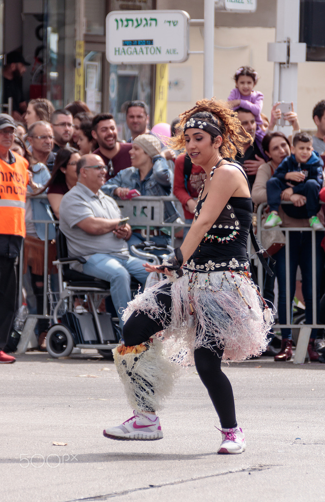 Canon EOS 80D + Canon EF 75-300mm F4.0-5.6 IS USM sample photo. Dancer in exotic costume dances near the viewers on street photography