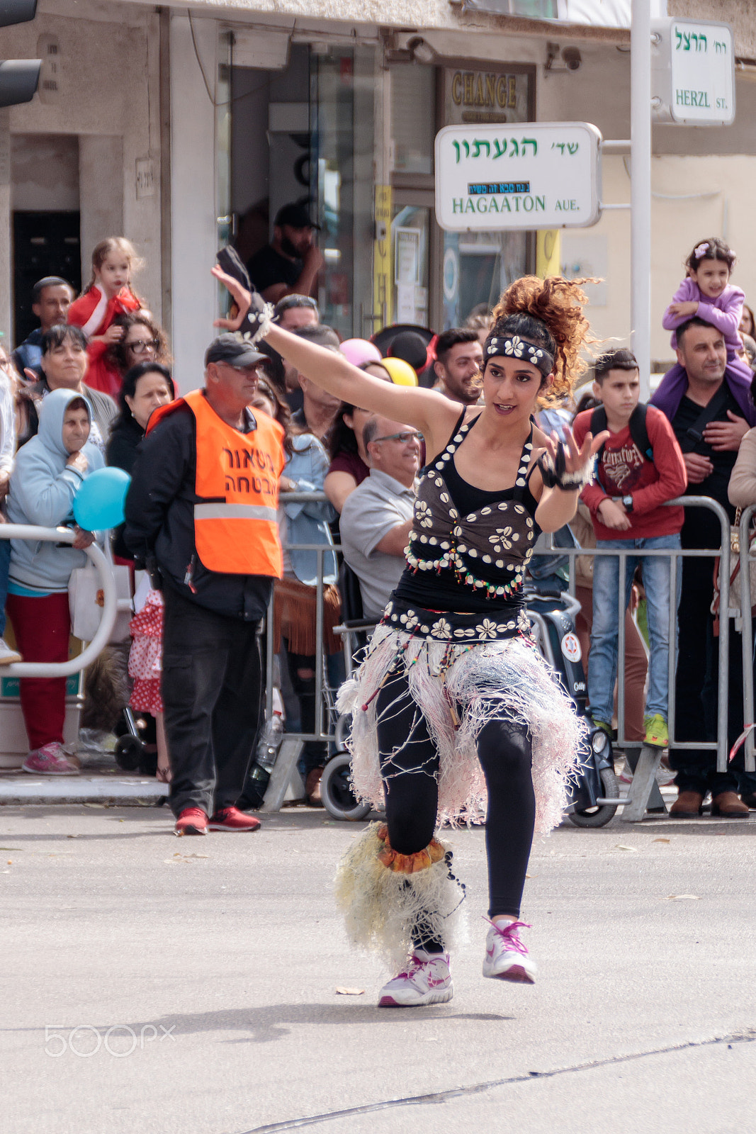 Canon EOS 80D + Canon EF 75-300mm F4.0-5.6 IS USM sample photo. Dancer in exotic costume dances near the viewers on street photography