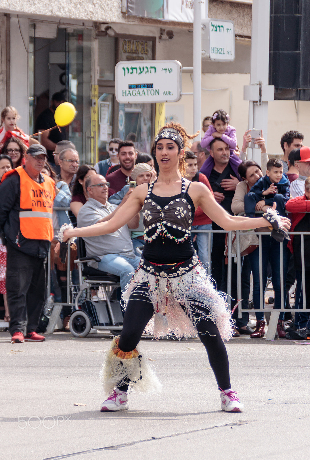 Canon EOS 80D + Canon EF 75-300mm F4.0-5.6 IS USM sample photo. Dancer in exotic costume dances near the viewers on street photography