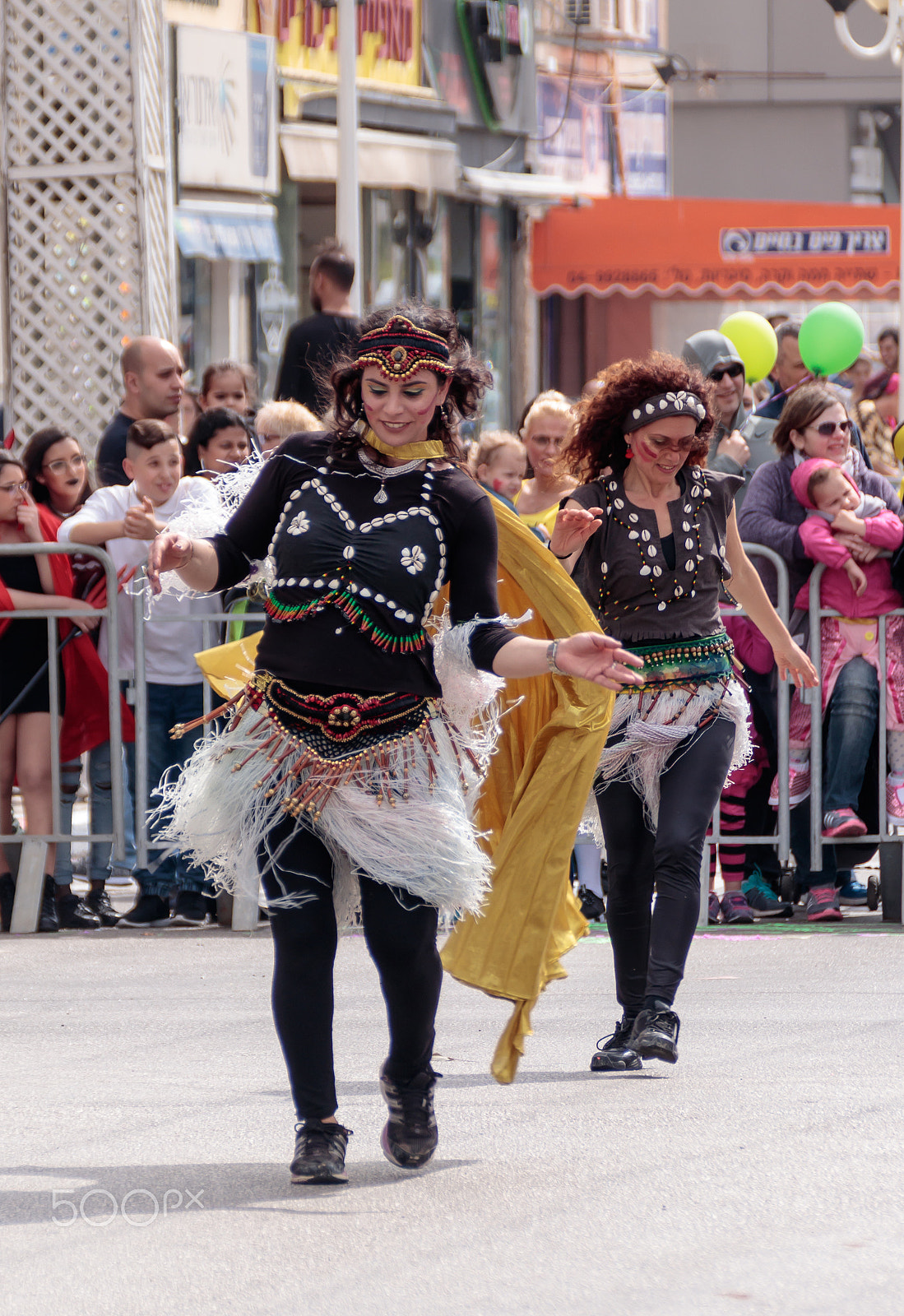 Canon EF 75-300mm F4.0-5.6 IS USM sample photo. Dancers in exotic costume dancing near the viewers on street photography