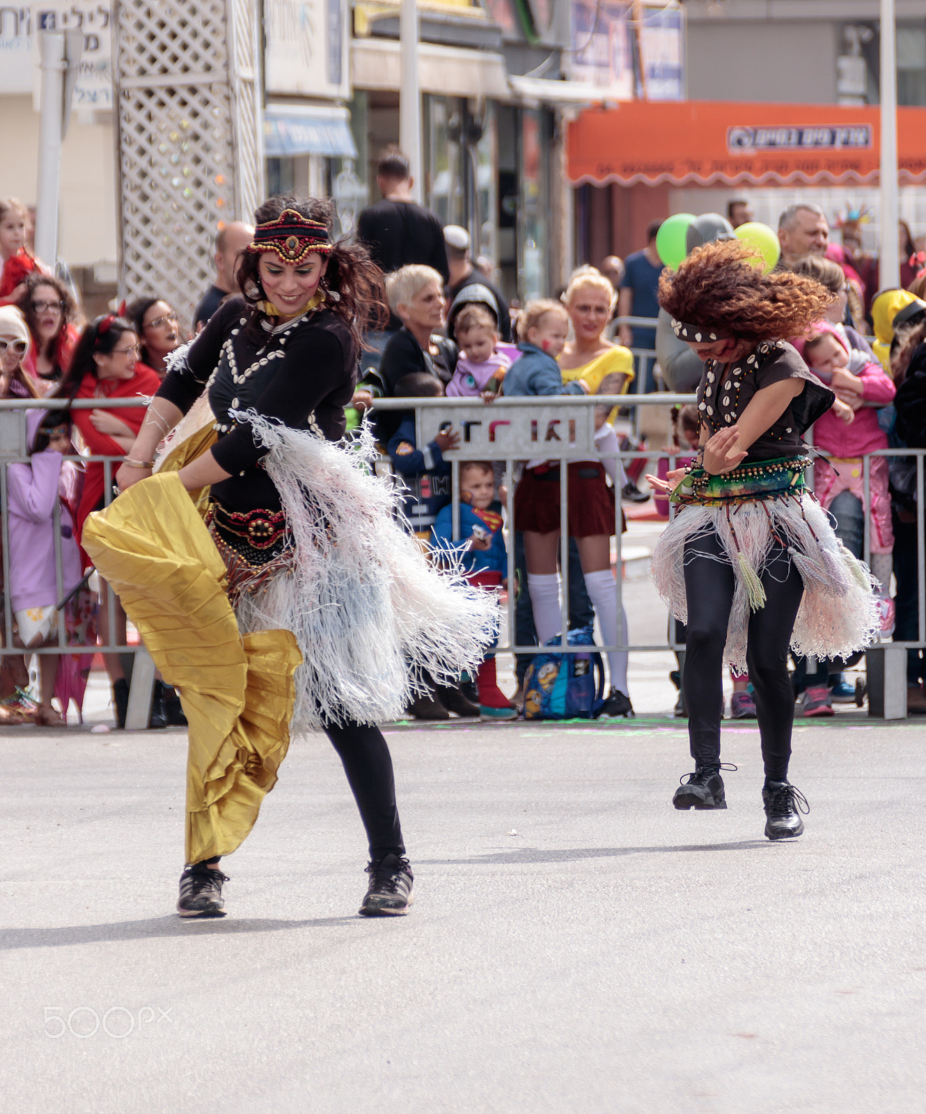 Canon EF 75-300mm F4.0-5.6 IS USM sample photo. Dancers in exotic costume dancing near the viewers on street photography