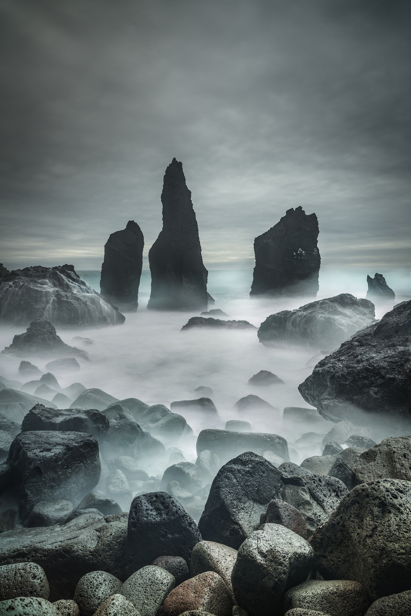 Nikon D800E + ZEISS Distagon T* 21mm F2.8 sample photo. Icelandic storm beach and sea stacks. photography