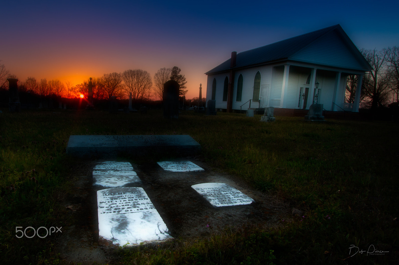 Canon EF-S 10-22mm F3.5-4.5 USM sample photo. Country graveyard photography