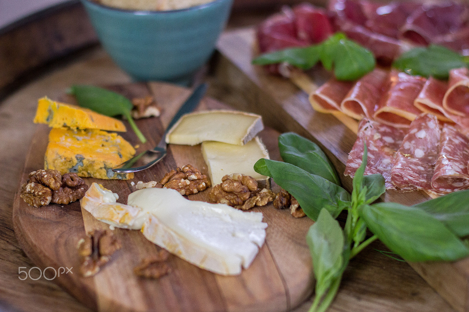 Canon EOS 600D (Rebel EOS T3i / EOS Kiss X5) + Canon EF 50mm F1.4 USM sample photo. Fromage and charcuterie photography