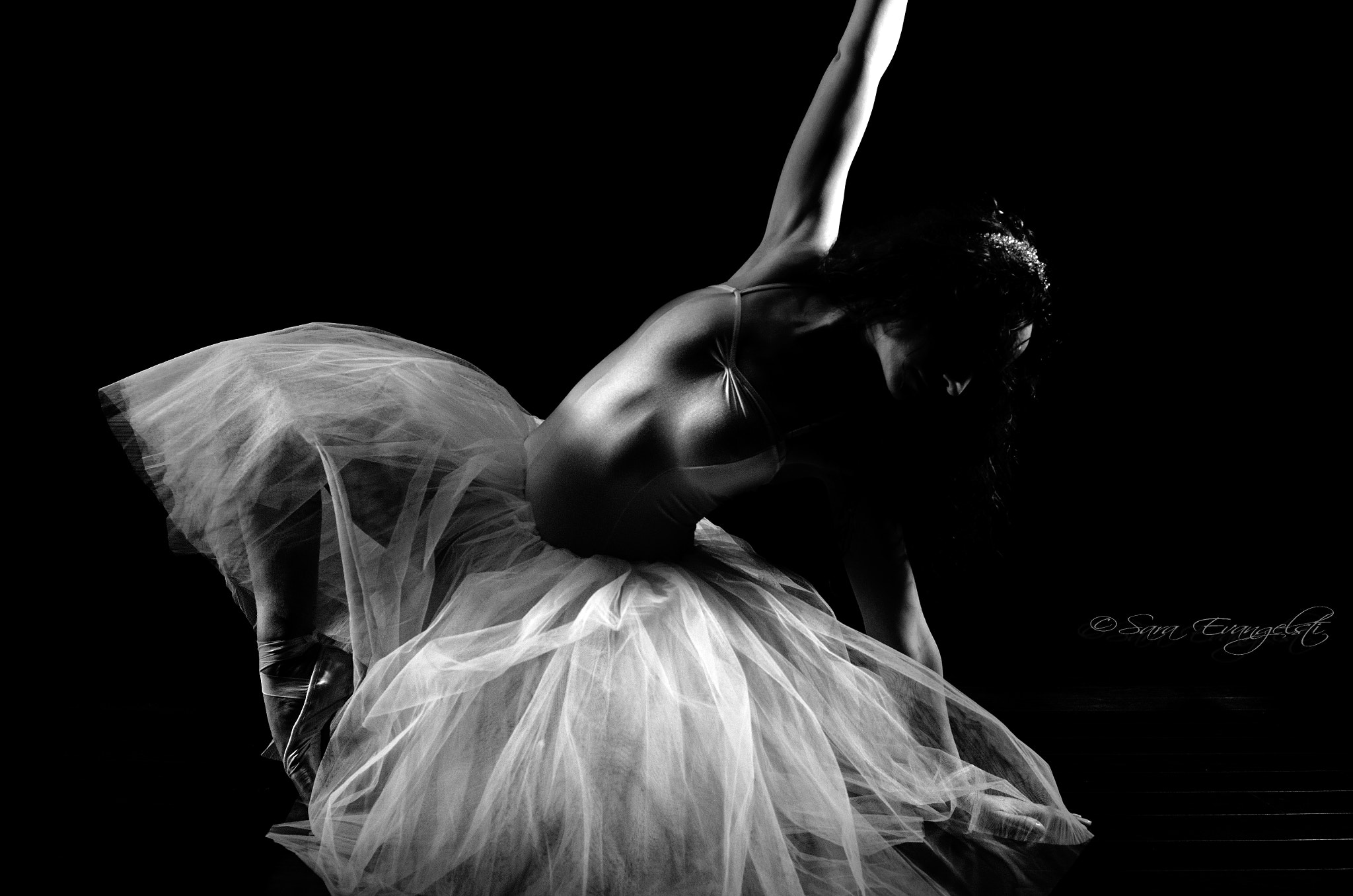 Nikon AF-S Nikkor 24-70mm F2.8G ED sample photo. La ballerina in bianco e nero photography