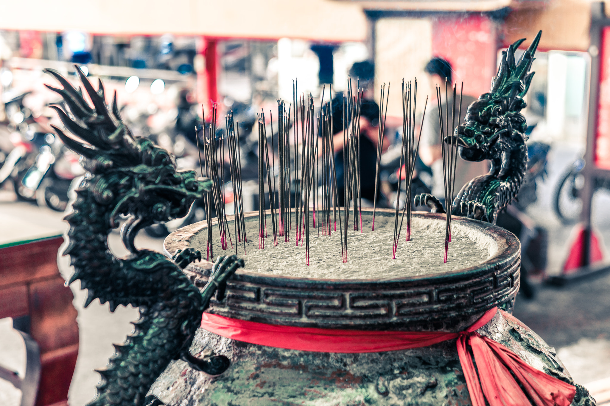 Sony a7 II + Sony FE 24-70mm F2.8 GM sample photo. Burn incense photography