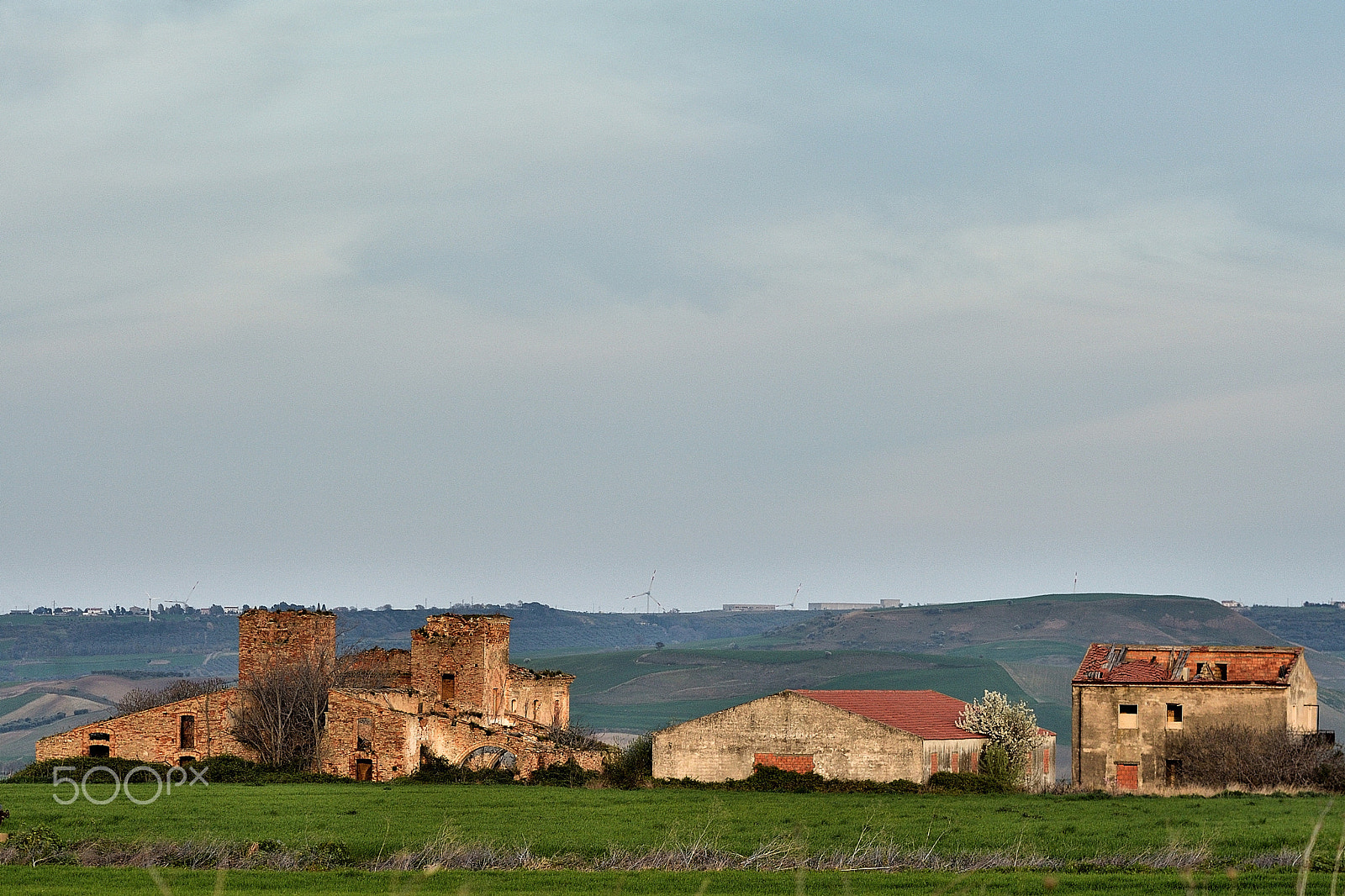 Nikon AF-S Nikkor 70-200mm F4G ED VR sample photo. Old abandoned farm photography