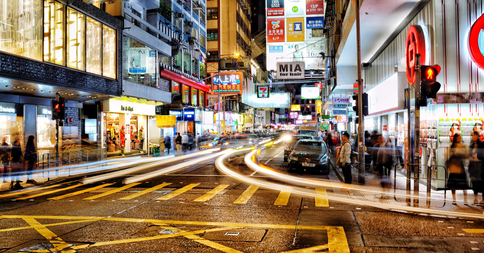 Sony a7R II + Sony Distagon T* FE 35mm F1.4 ZA sample photo. The night on the streets of hong kong photography