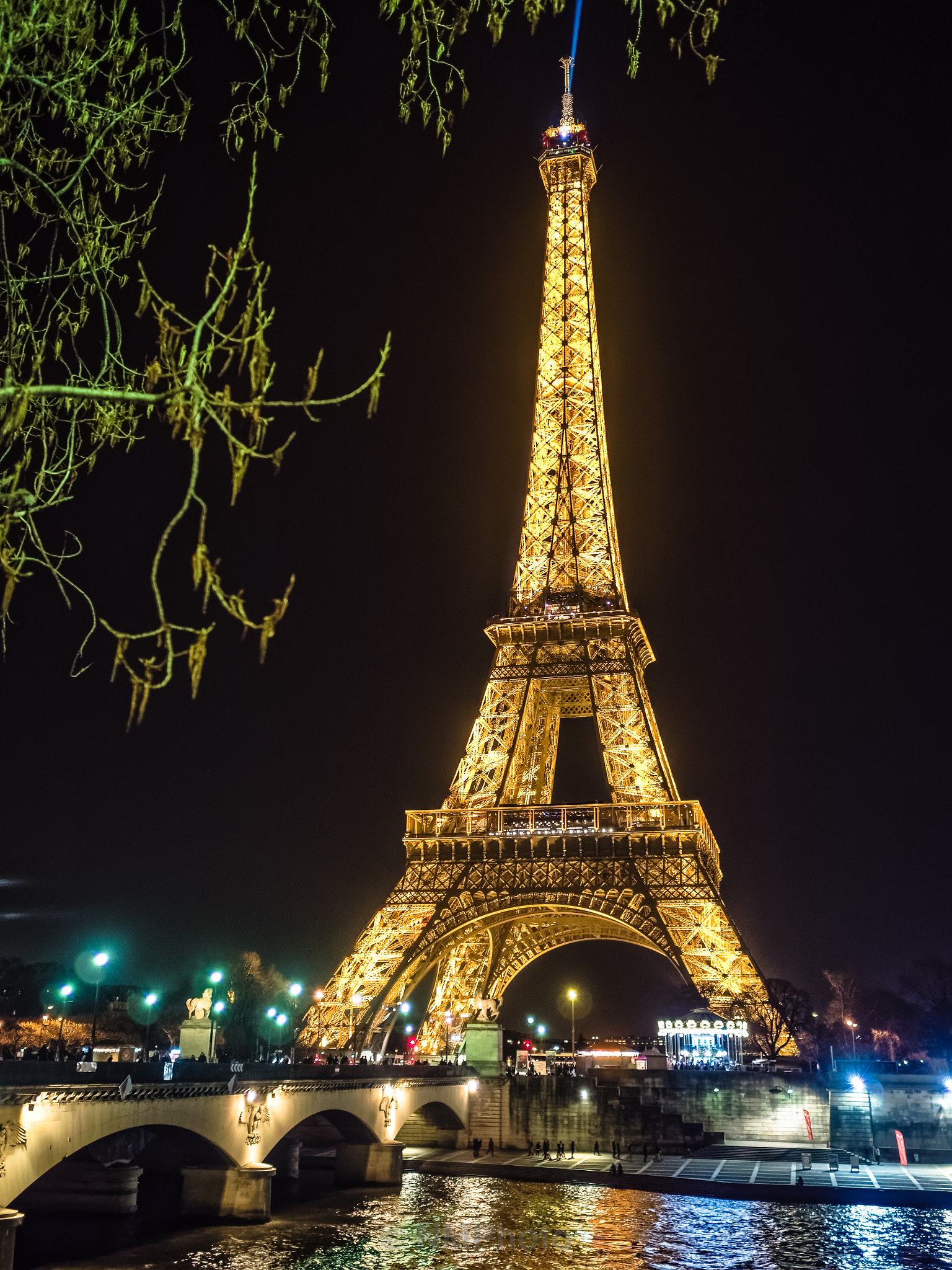 Olympus M.Zuiko Digital 17mm F1.8 sample photo. Eiffel tower from bottom photography