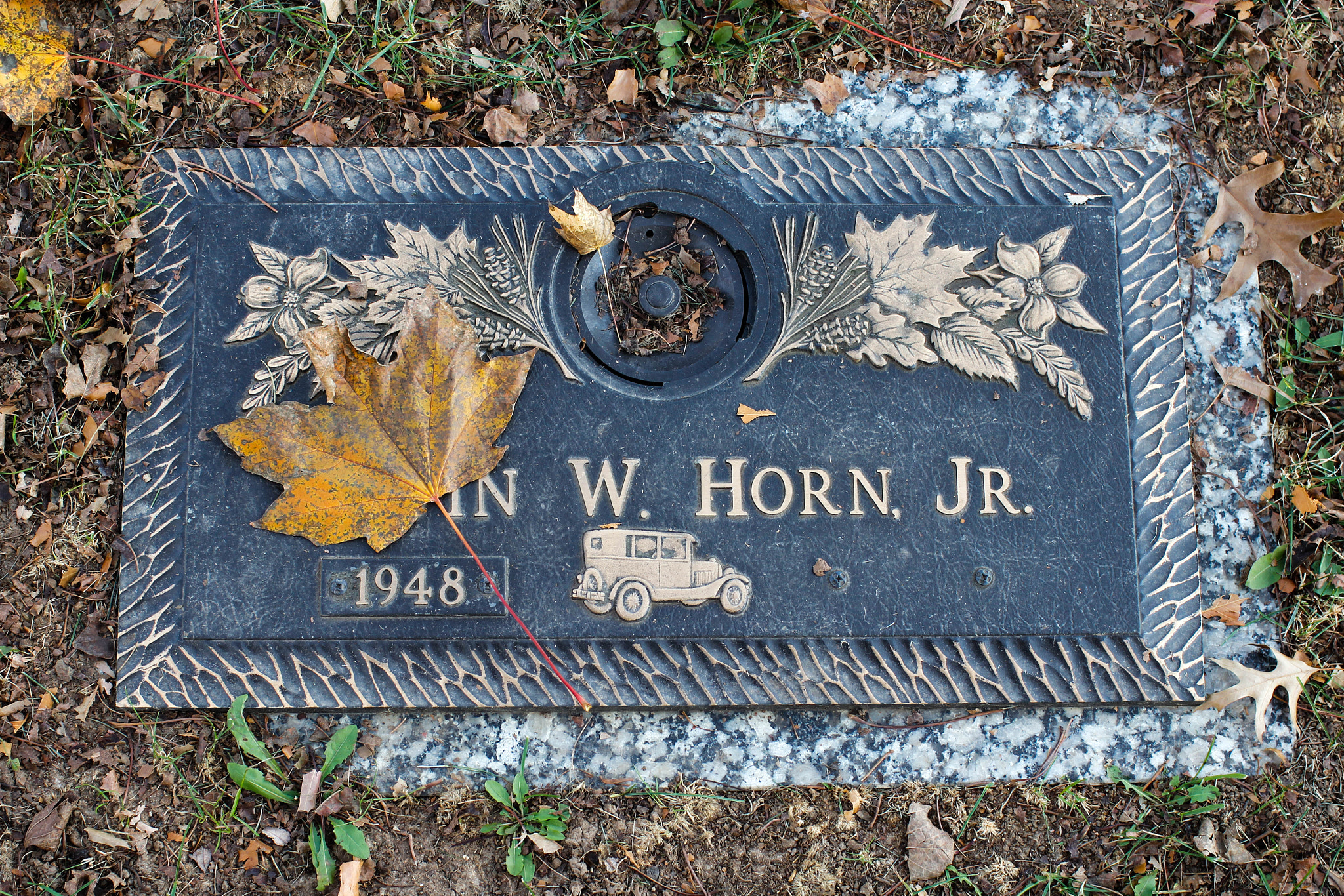 Canon EF 35mm F1.4L USM sample photo. Grave photography