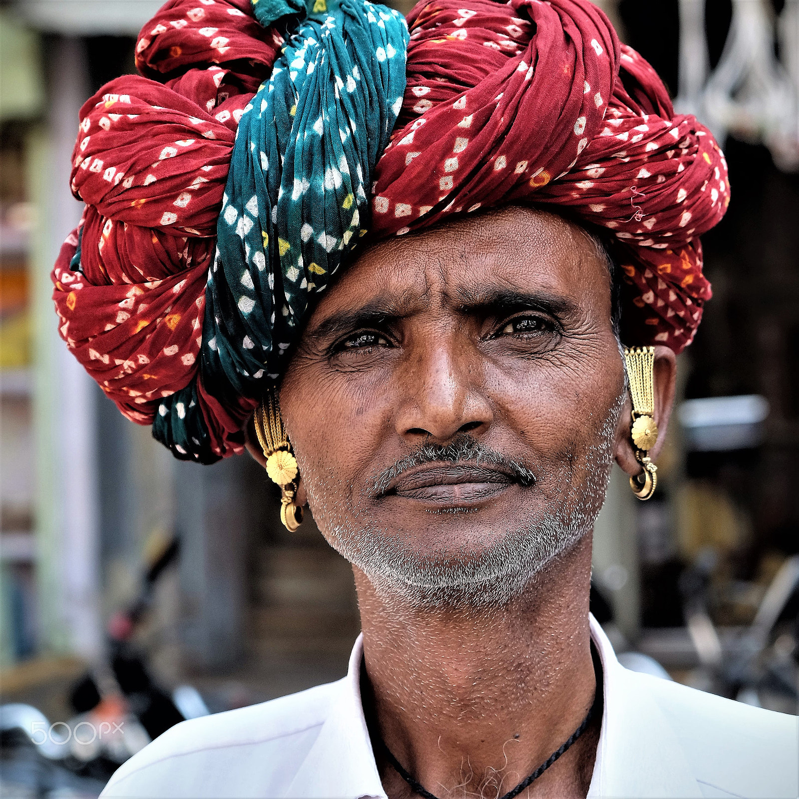 Fujifilm X-E2 + Fujifilm XF 18-55mm F2.8-4 R LM OIS sample photo. Rabari with earings photography