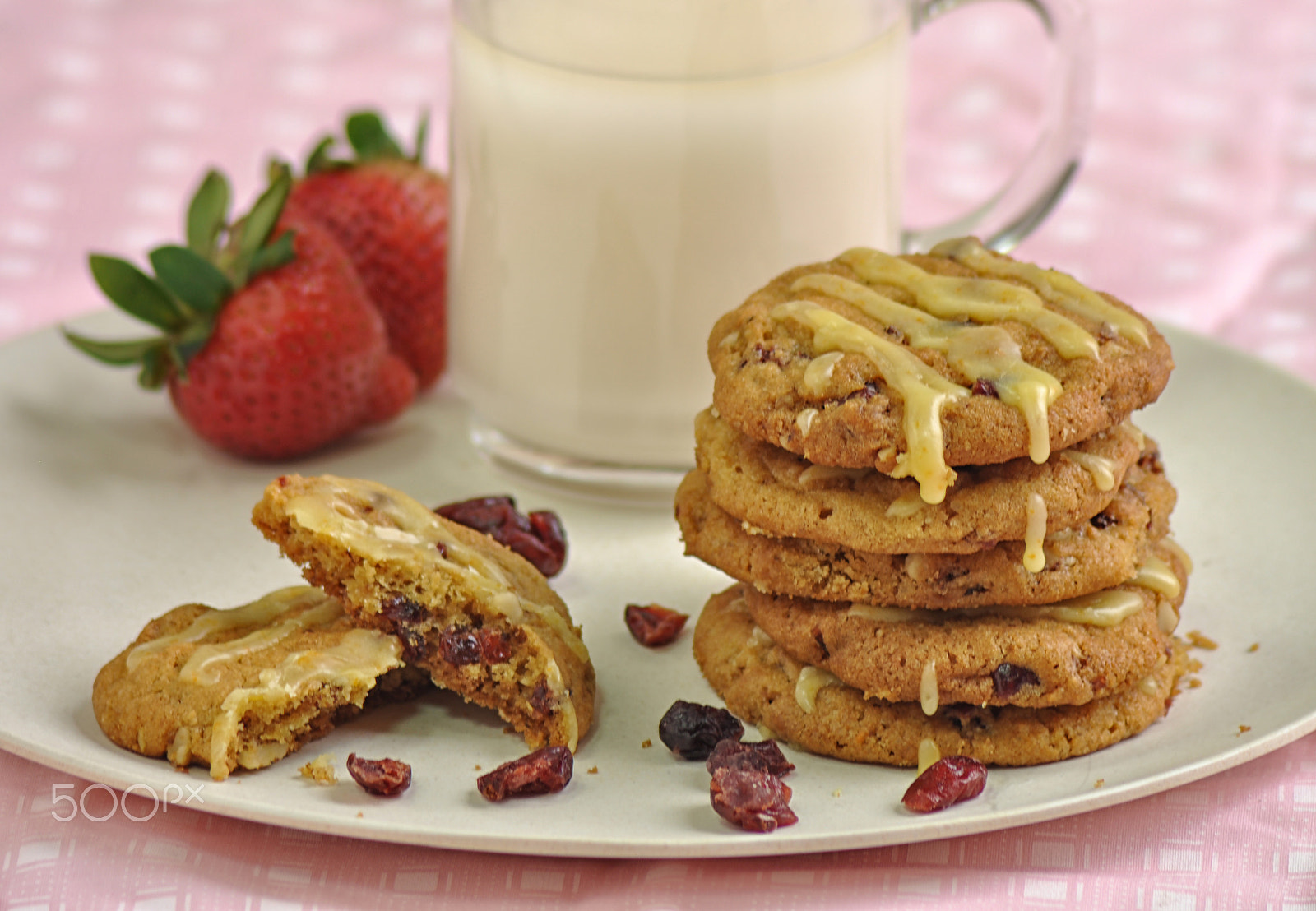 Nikon D5000 sample photo. Cranberry cookies photography