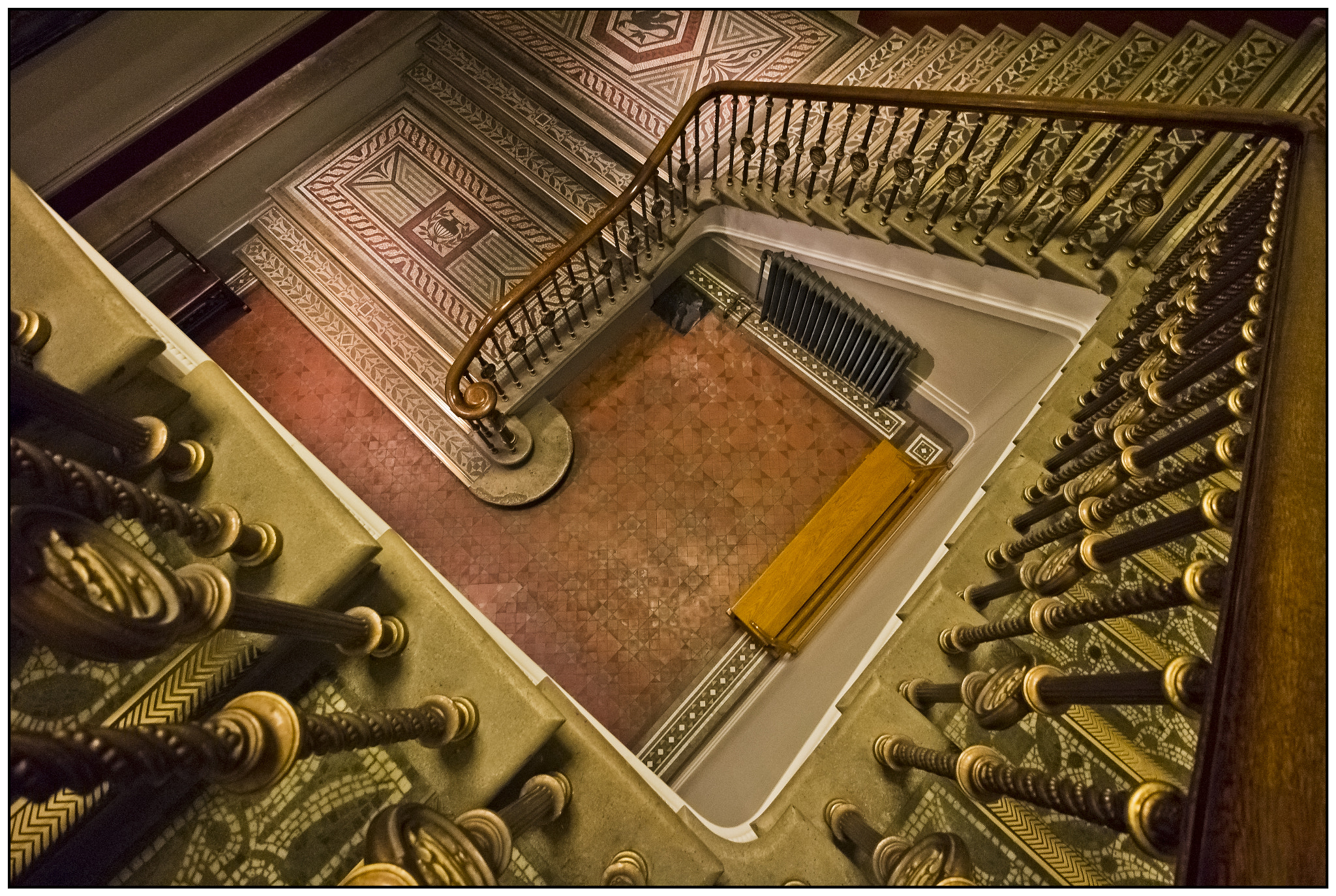 Canon EF-M 11-22mm F4-5.6 IS STM sample photo. Upstairs downstairs, v&a museum, london. photography