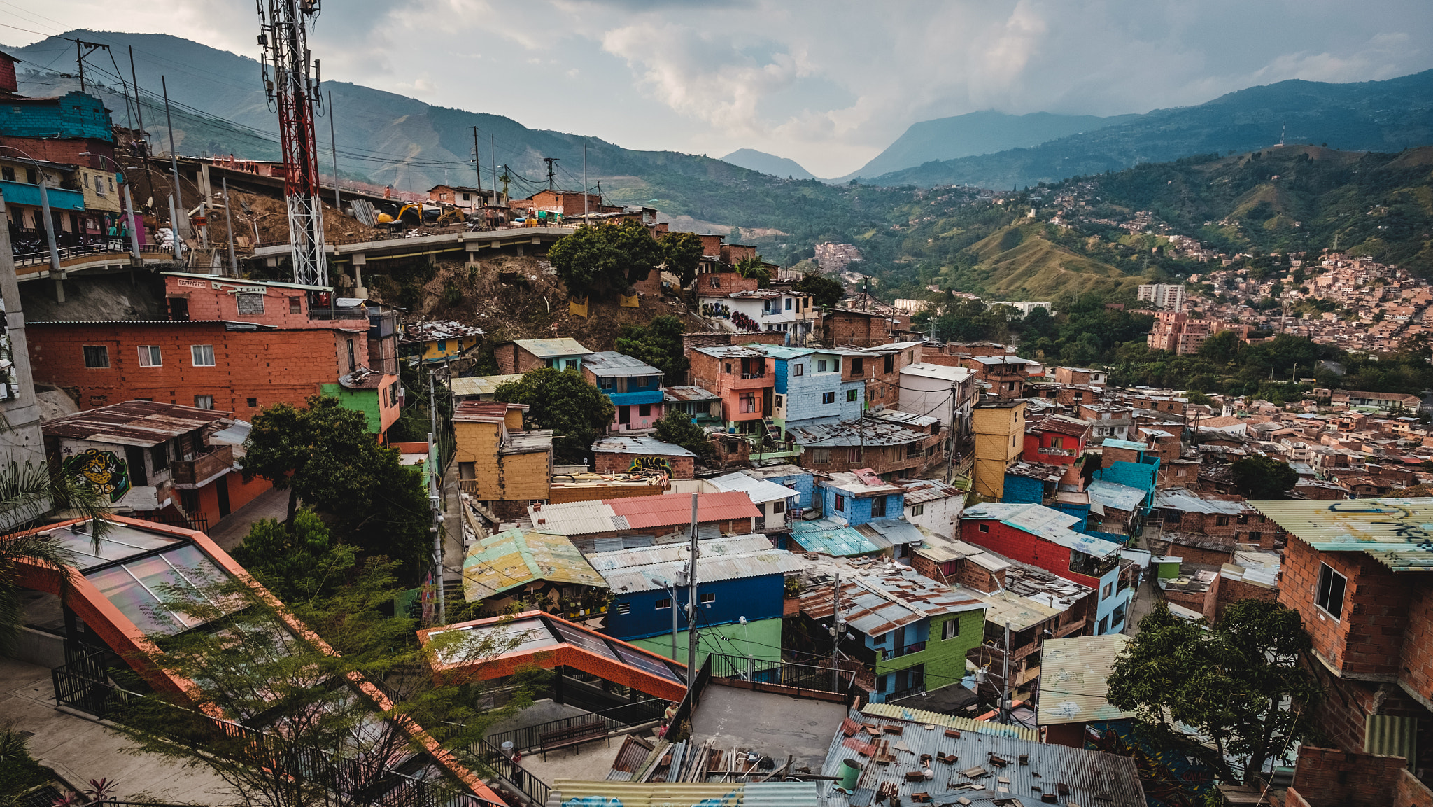 Fujifilm X-T1 + Fujifilm XF 14mm F2.8 R sample photo. La comuna n.º 13 san javier photography