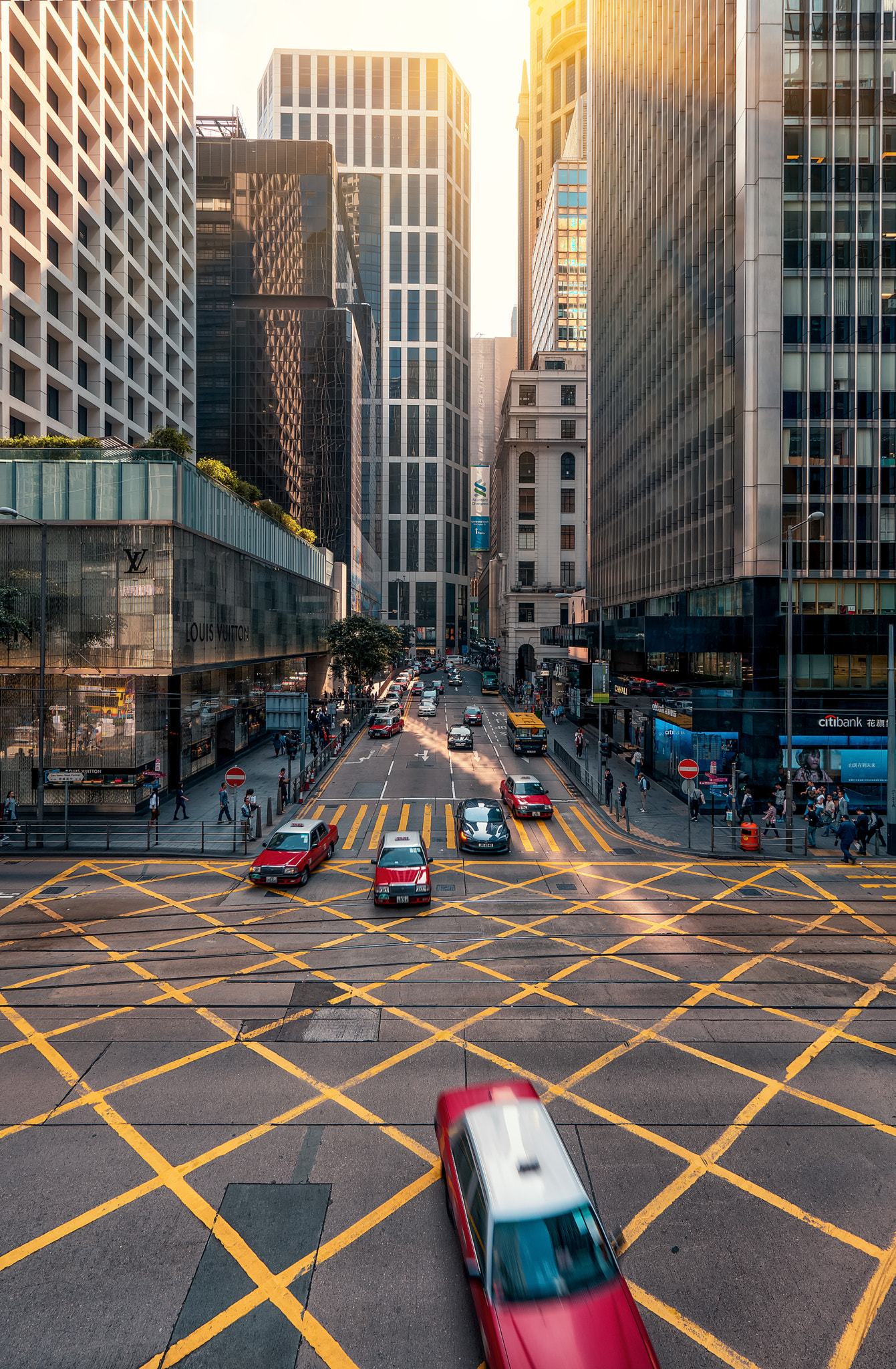 Sony a7 + Sony Vario-Tessar T* FE 16-35mm F4 ZA OSS sample photo. Taxi race photography