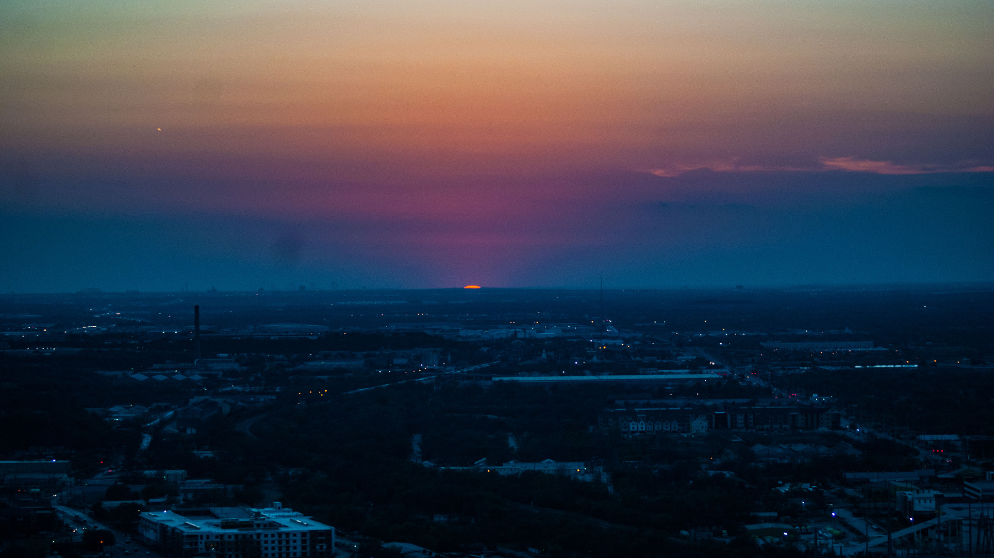 Sony Alpha DSLR-A300 + Sony 75-300mm F4.5-5.6 sample photo. Dallas sunset photography